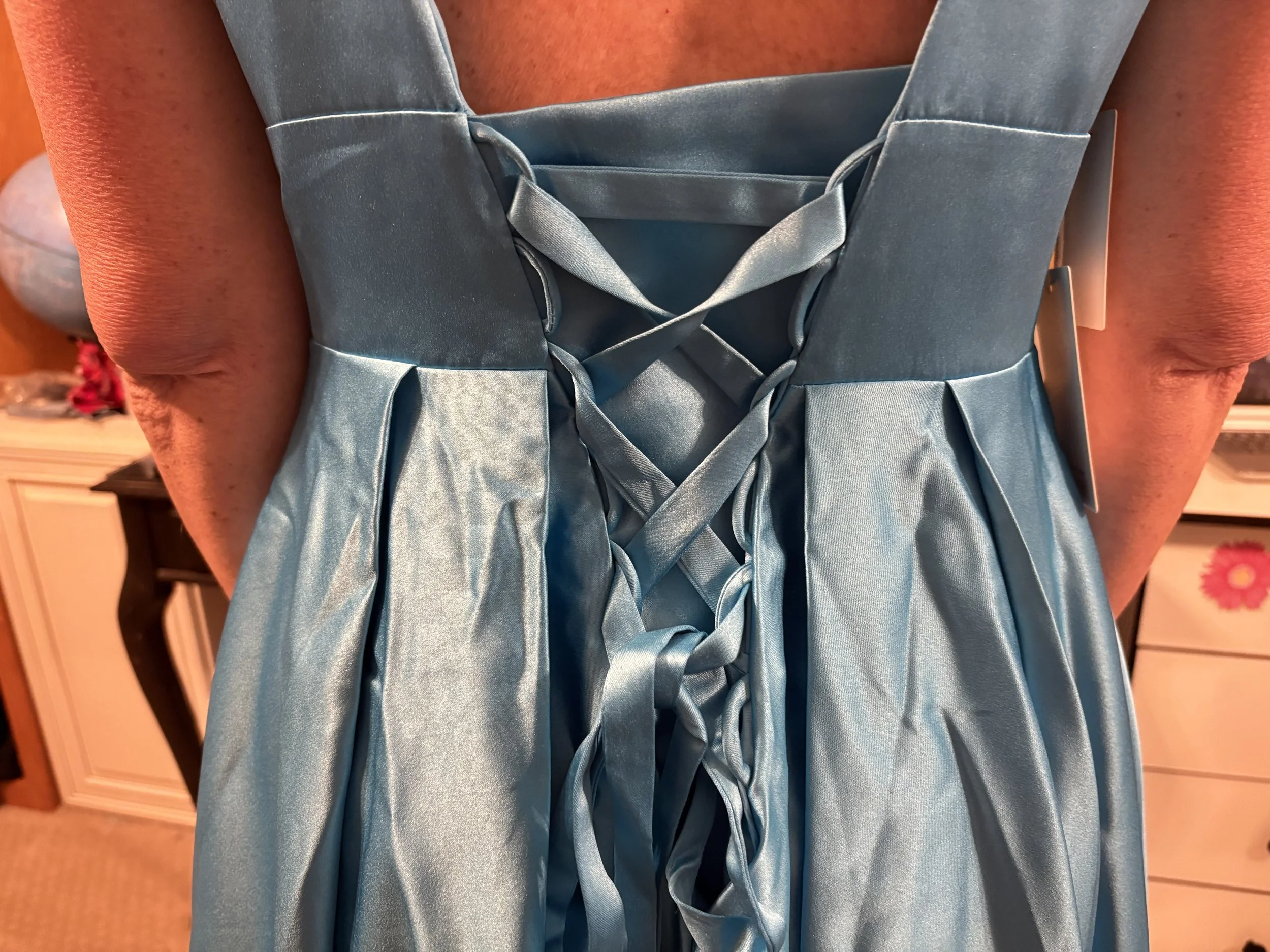 Lace-up back: before (close up)