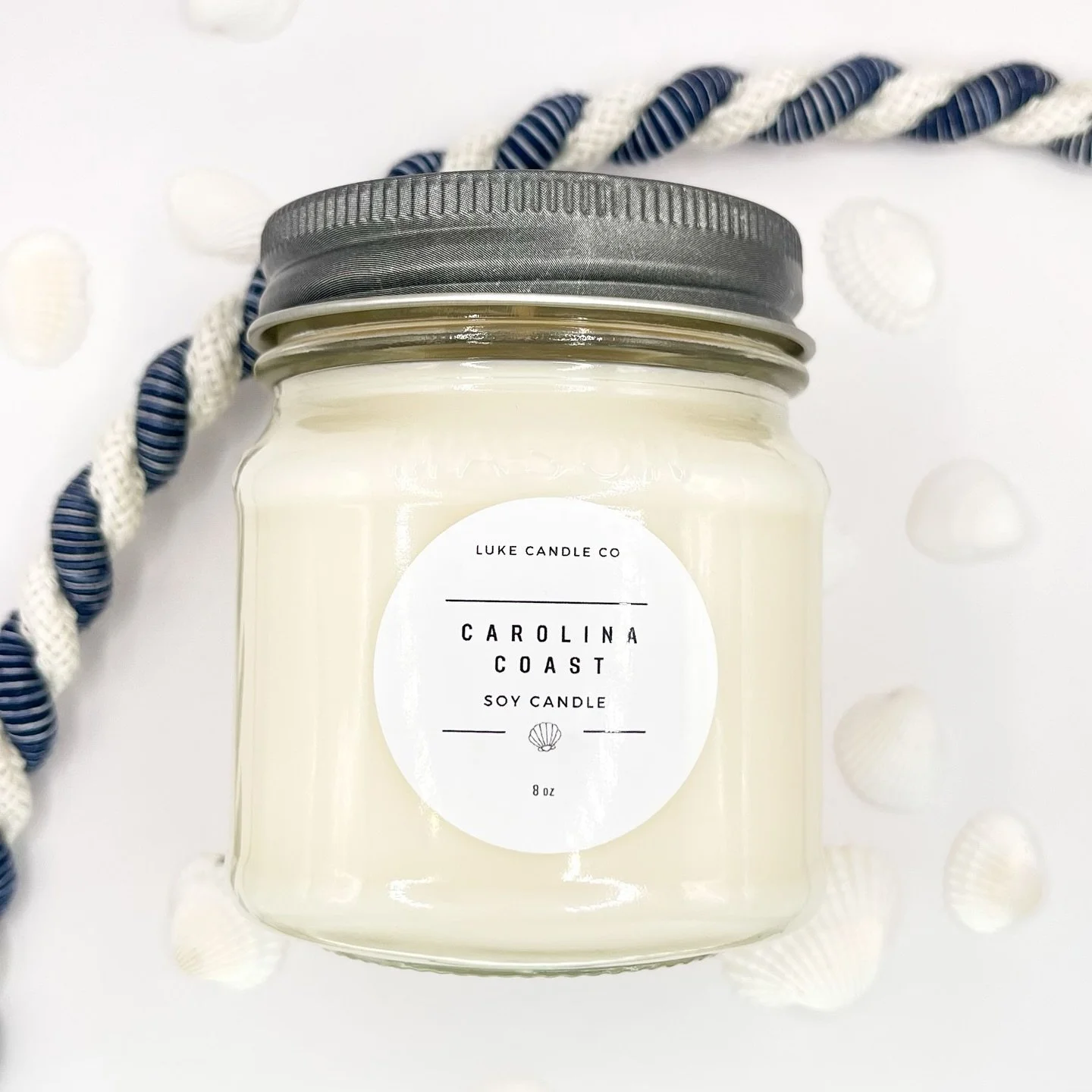 Can&rsquo;t make it to the beach? Let Carolina Coast take you there. With notes of salty sea breeze, beach florals, and driftwood, this hand-poured soy candle brings the peaceful vibe of the Carolina coast straight to your home. 🌊✨
