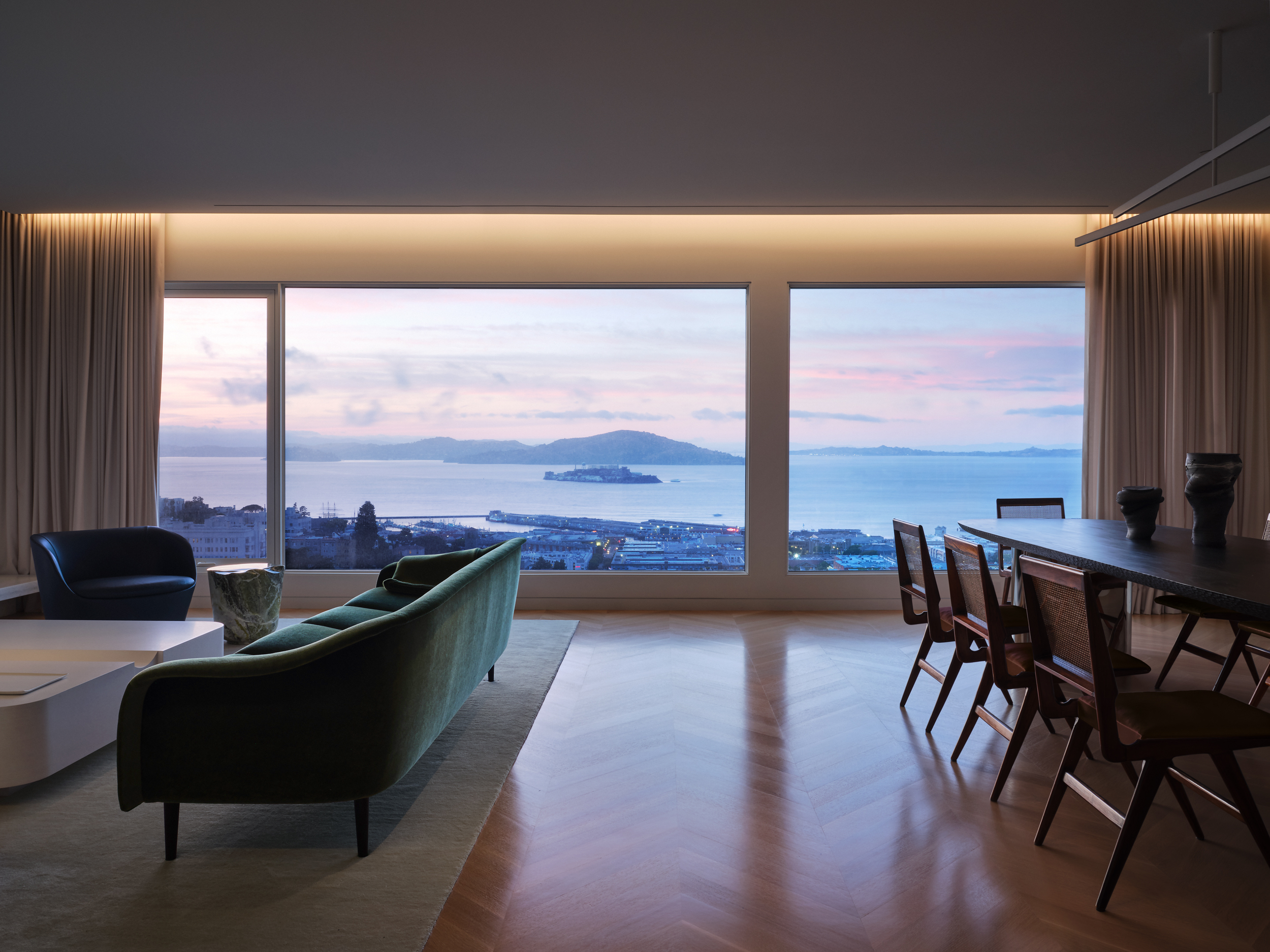 Russian Hill residence by Studio Collins Weir with panoramic San Francisco Bay views and contemporary art