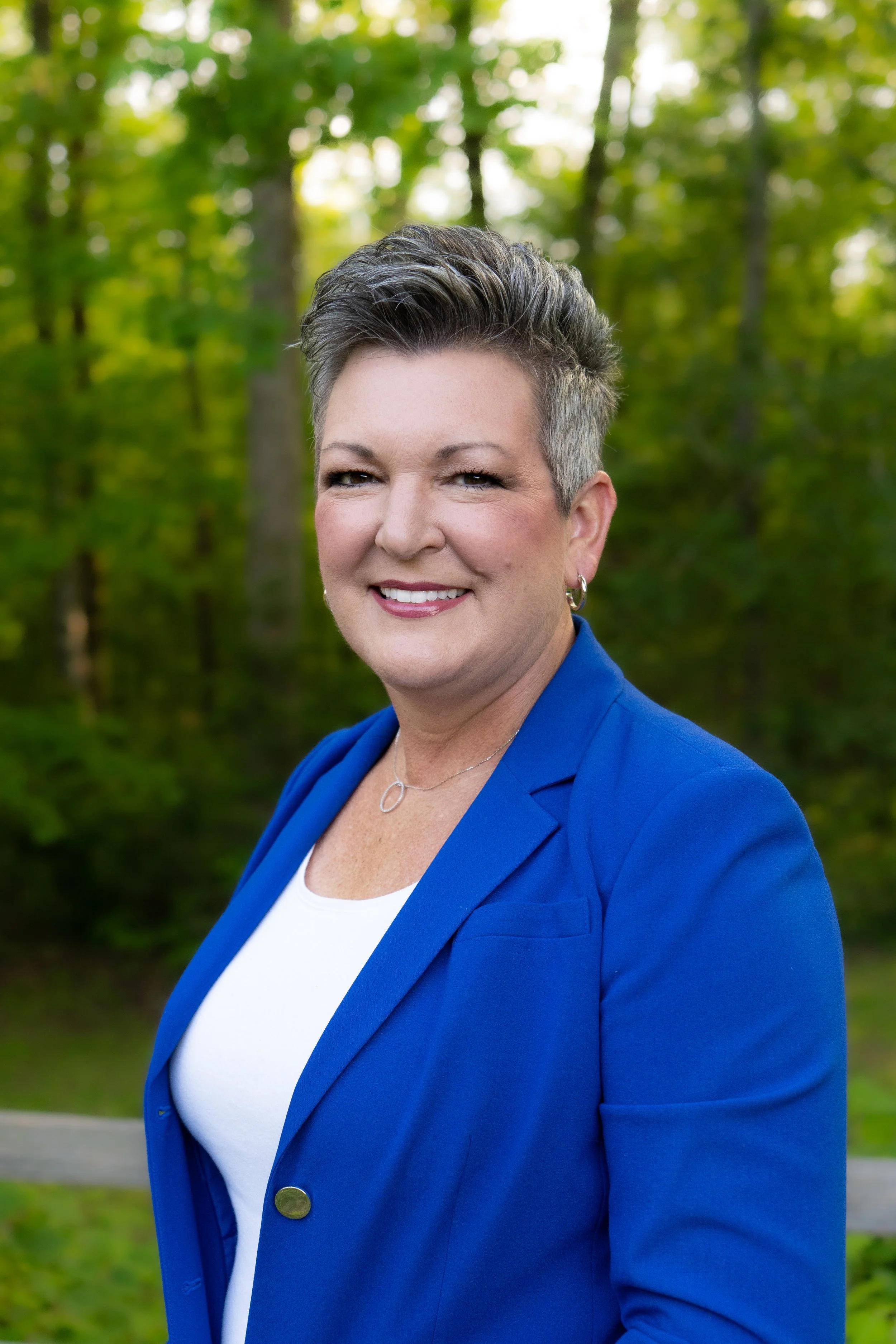 23-5-8 _ Profile Picture Connie Lawrence-30.jpg