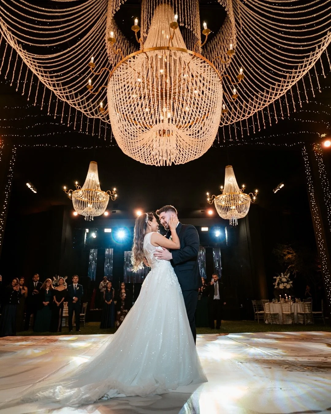 Recordamos la hermosa boda de Karim &amp; Evan

foto: @franklinzumaran_fotografo 
wp: @giulianakaoriweddingplanner 
video: @carlosromerofilms 
makeup: @kim.makeupstudio 
peinado: @shilastyle.peinados_trujillo 
torta: @marialebakerycatering 
local: @d
