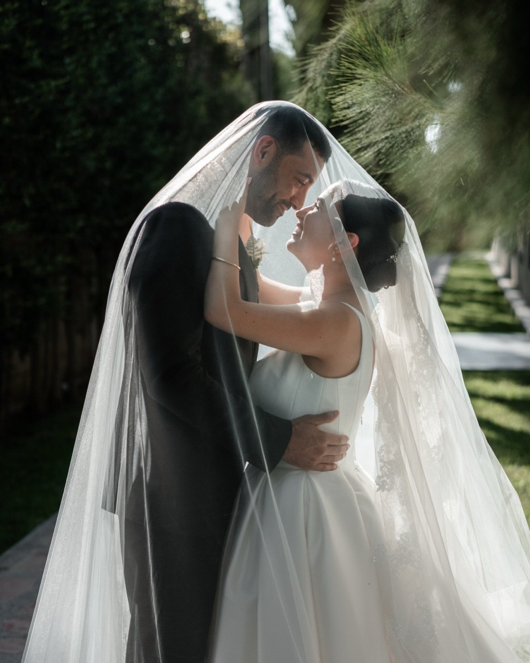 Bel&eacute;n &amp; Gustavo

Un breve repaso de su hermosa boda.

wp: @alaskamendoweddingplanner 
foto: @franklinzumaran_fotografo 
video: @ivanmorenofilmmakers 
makeup: @kim.makeupstudio 
peinado: @shilastyle.peinados_trujillo 
vestido: @pronovias 
D