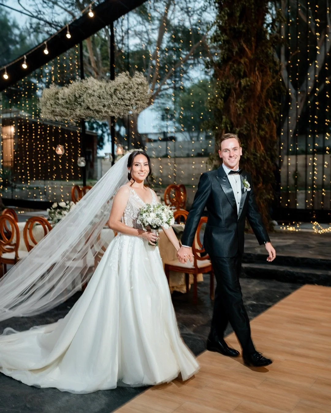 Carolina &amp; Louis.
Instantes de la bella historia de amor de la que fuimos testigos hace unos d&iacute;as.

foto: @franklinzumaran_fotografo 
wp: @brunellafuentes.wp 
video: @carlosromerofilms 
makeup: @arnoldcastro_makeup 
joyas: @kellydiaz_tocad