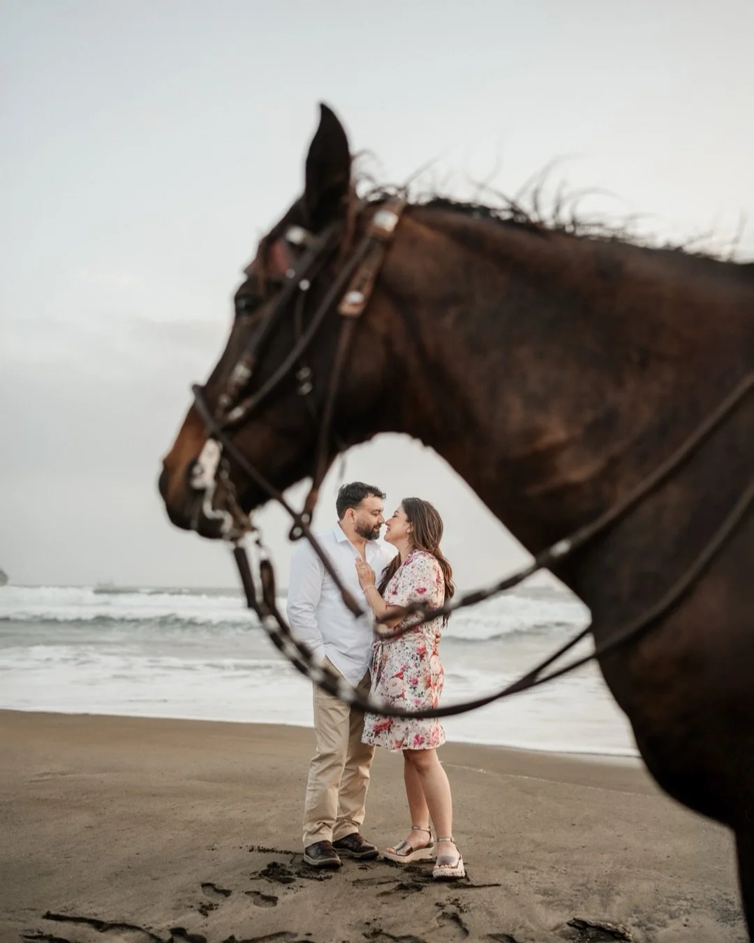 Yuliana &amp; Nelson.
Hoy celebramos su boda!!!
Muchas felicidades para ambos!&rsquo;

wp: @giulianakaoriweddingplanner 
video: @carlosromerofilms 
makeup: @angelaolanomua 
peinado: @shilastyle.peinados_trujillo 
contenido: @sedona_creadoresdeconteni