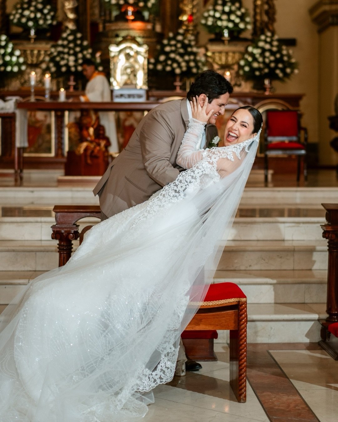 Mayra &amp; Yordi 

Nunca dejen de sonre&iacute;r y emocionarse el uno con el otro as&iacute; como lo demostraron en su boda.
Aqu&iacute; algunas im&aacute;genes para recordar esa hermosa tarde.

wp: @silvanaanguloweddingplanner
foto: @franklinzumara