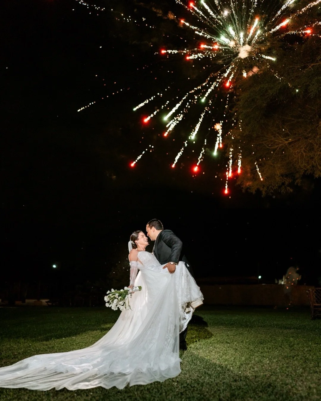 Revivimos la incre&iacute;ble boda de Carla &amp; Kevin!!

wp: @giulianakaoriweddingplanner 
foto: @franklinzumaran_fotografo 
video: @ivanmorenofilmmakers 
makeup: @angelaolanomua 
peinado: @shilastyle.peinados_trujillo 
torta y dulces: @pauhomebake