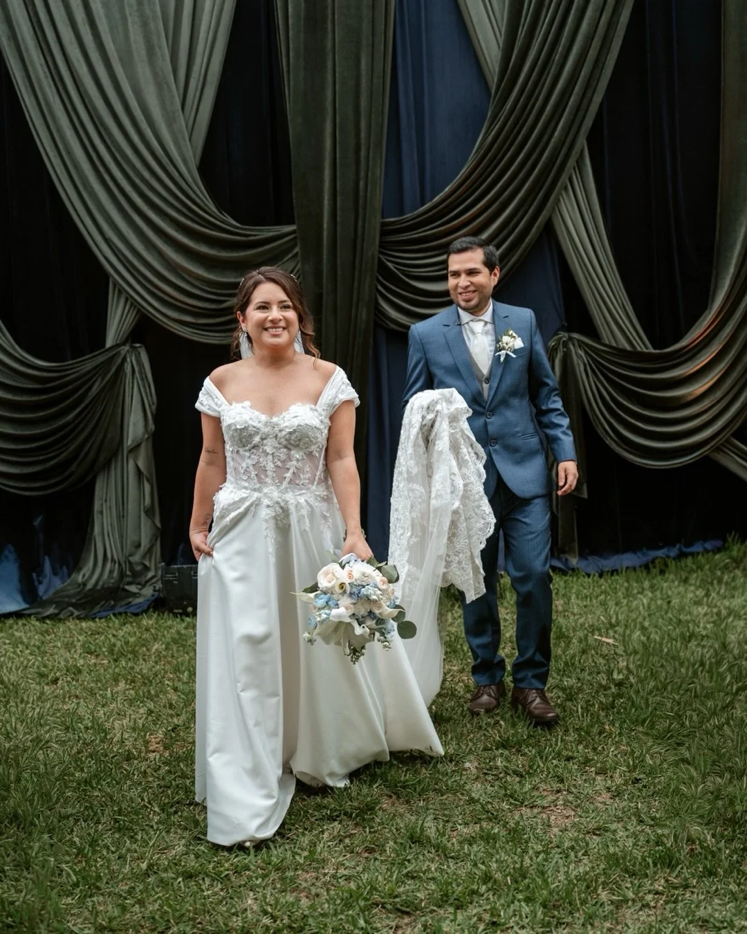 Mariana &amp; Luis Jos&eacute; 

Una hermosa pareja para quienes tuvimos el honor de servir el d&iacute;a de su boda. Junto a un gran equipo:

wp: @alaskamendoweddingplanner 
foto: @franklinzumaran_fotografo 
video: @carlosromerofilms 
makeup: @makeu