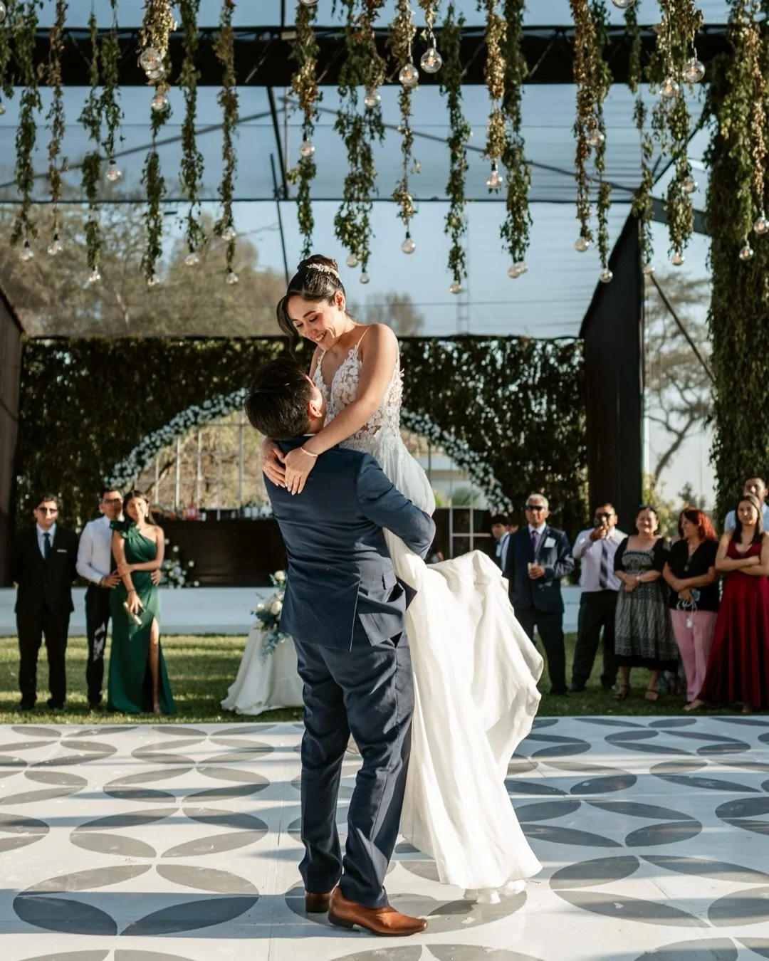 Hoy recordamos la hermosa boda de Paula y Luis.

El gran equipo detr&aacute;s:

wp: @brunellafuentes.wp 
producci&oacute;n: @produccionesnitro 
fot&oacute;grafo: @franklinzumaran_fotografo 
video: @noscasamos.bodas 
local: @fundohernandito 
makeup: @