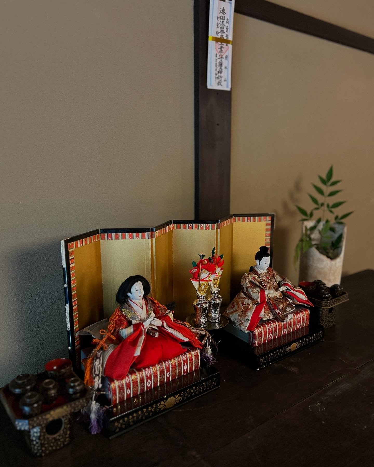 .
🎎 Leading up to March 3 in Japan, which is called Girls&rsquo; Day, families would display beautiful hand-crafted doll sets on steps draped in red carpet.

🎎 My mother always felt sad that she couldn&rsquo;t afford these special dolls for her onl
