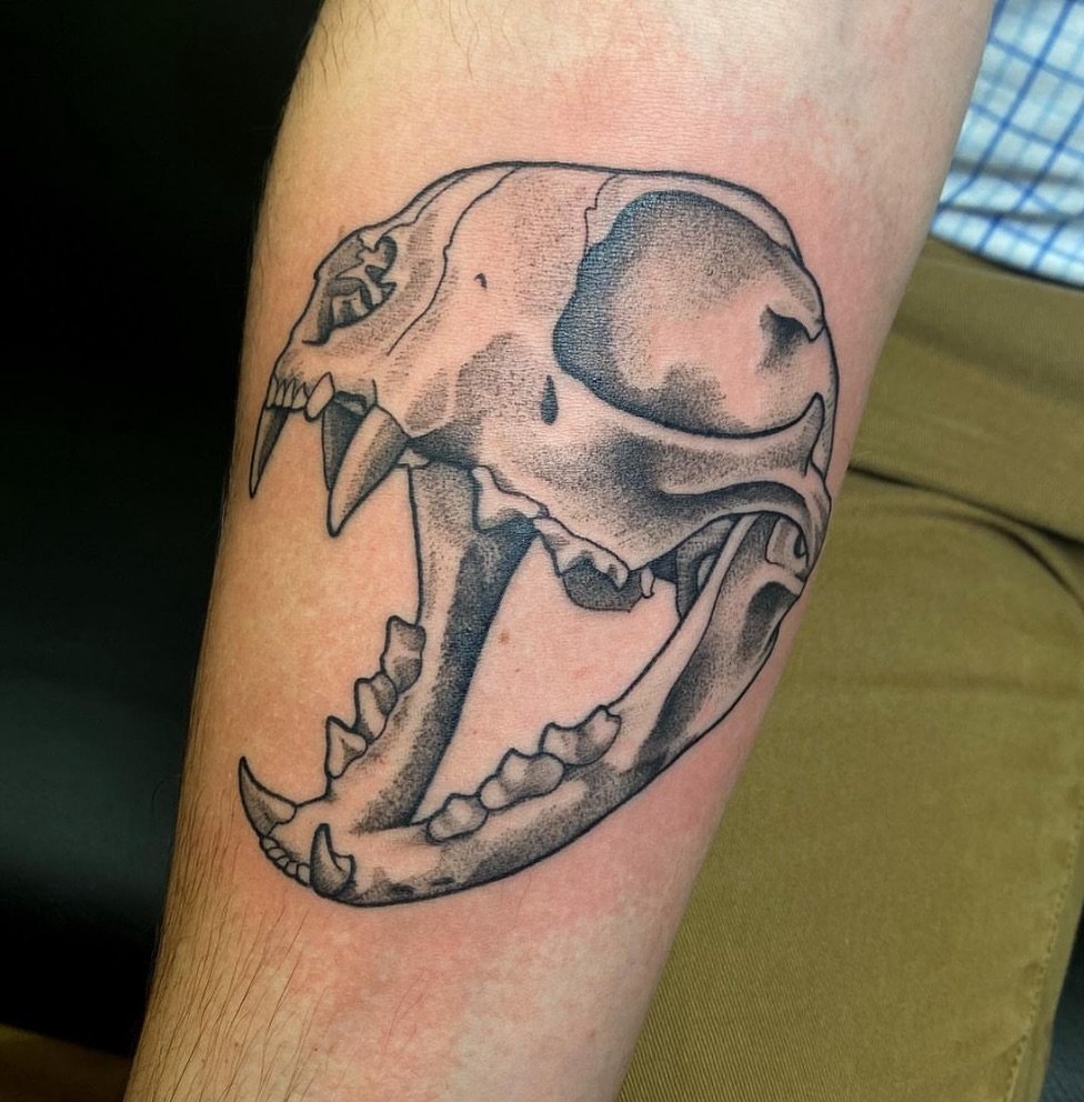 Tattooing by @meganech_tattoos 💀✨✨ now taking appointments through her page! Reach out or call the shop 503-208-3272
.
.
.
.
.
.
.
.
.
.
.
.
#thehivetattooportland #portland #pdx #pdxtattoo #pdxtattooartist #portlandtattooartist #kentonpdx
