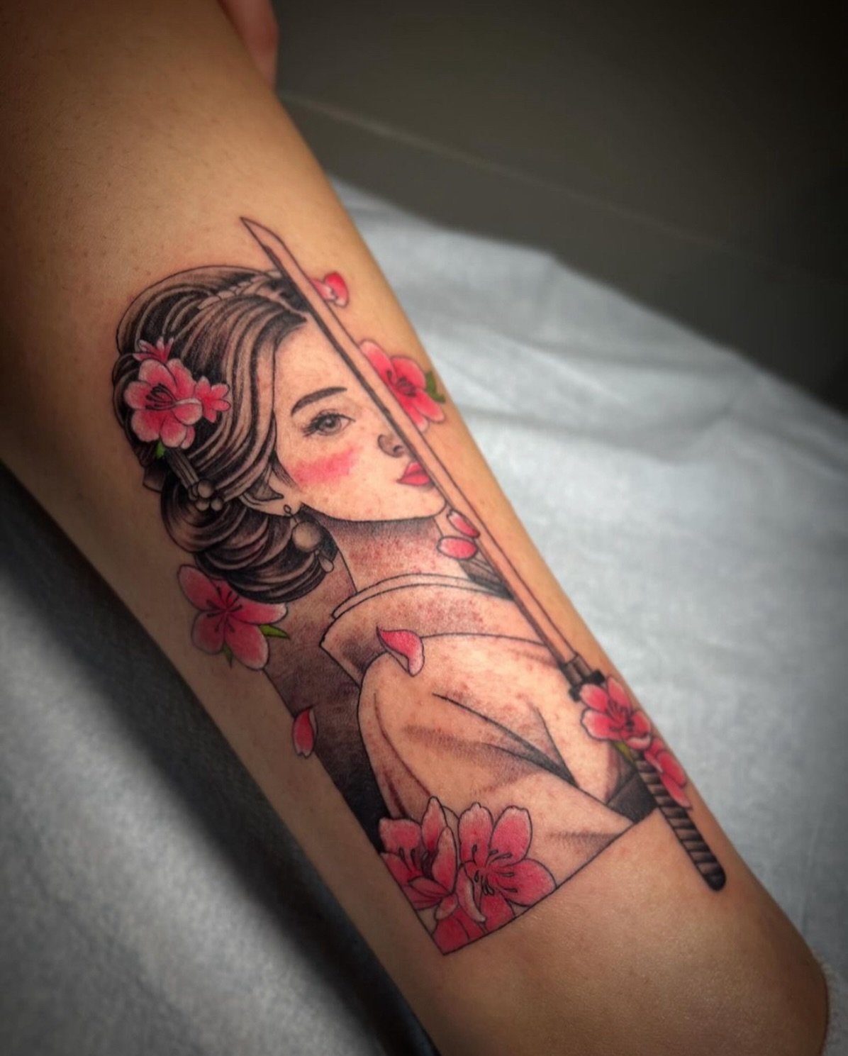 Tattooing by @d__aispuro 🌸✨✨ connect with him for your fine line and black and grey ideas. 📩 danielaispurotattoo@gmail.com now booking for 2025
.
.
.
.
.
.
#finelinetattoo #finelinetattooing #portlandoregon #portlandtattoo #portlandtattooartist #po