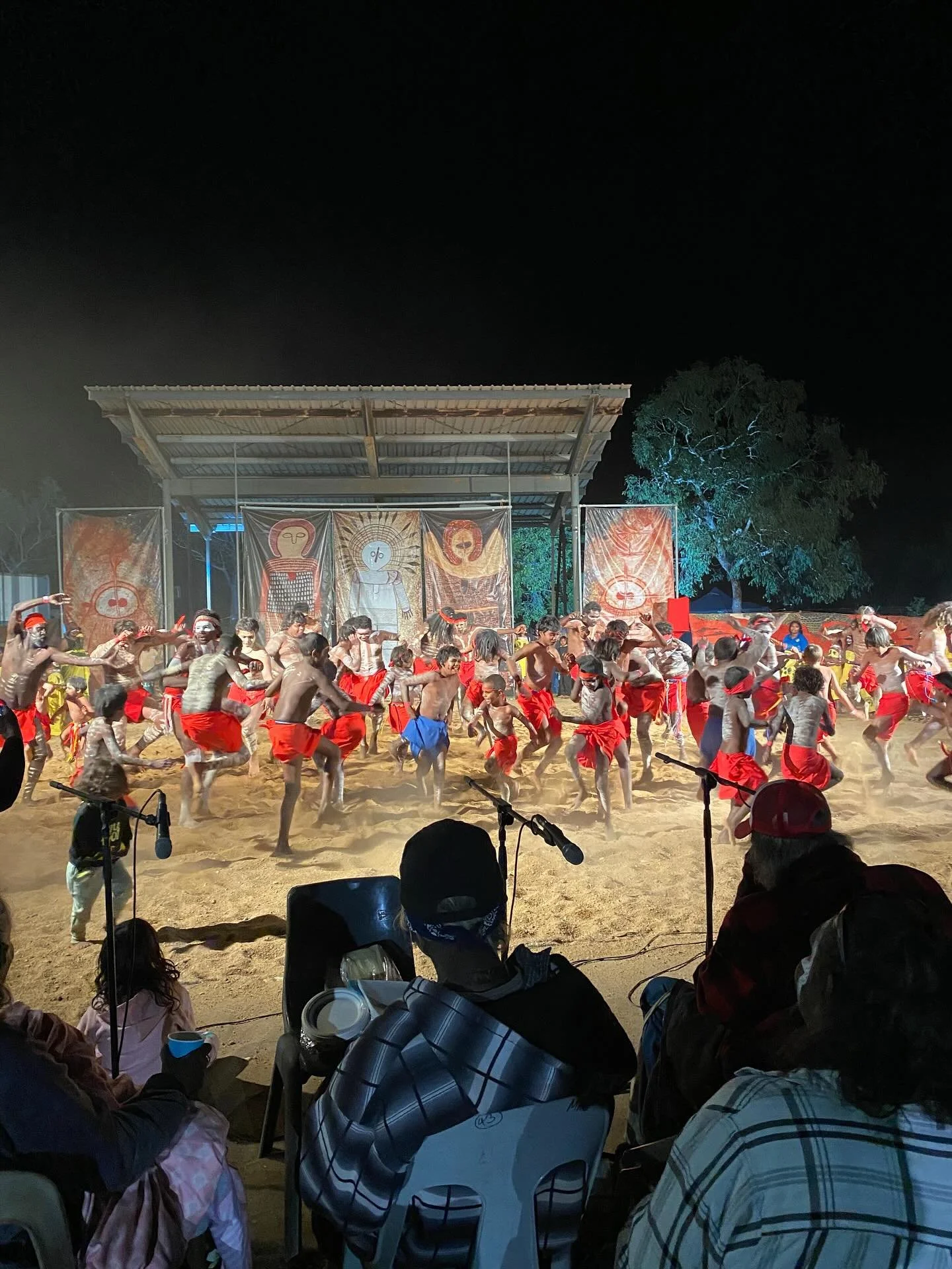 ⚡️26th Mowanjum Festival 2025⚡️

What a night! Thank you Mowanjum and everyone involved 🐊

#mowanjumfestival #junba #mowanjumartcentre #westkimberley #kimberleyarts #puppets #fashion #mowanjumarts