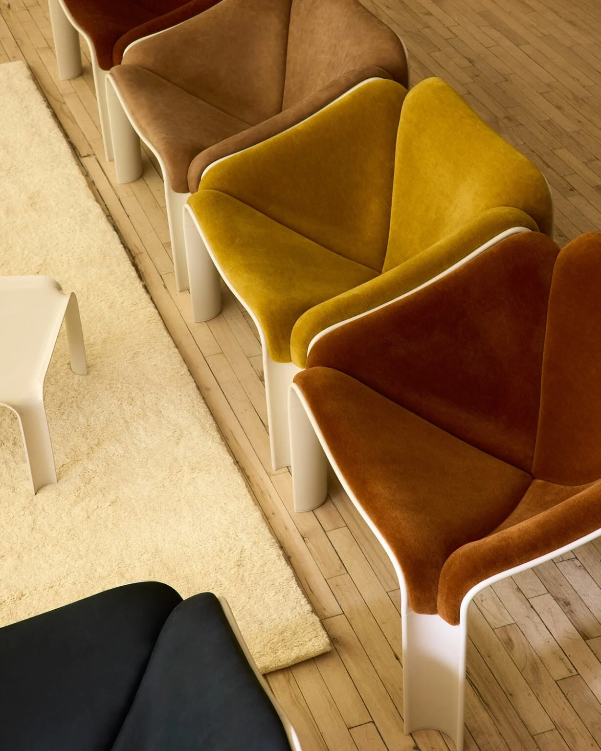 MUST -GUBI-F300-Lounge-Chair-Pierre-Paulin-57-1229x1536.jpg