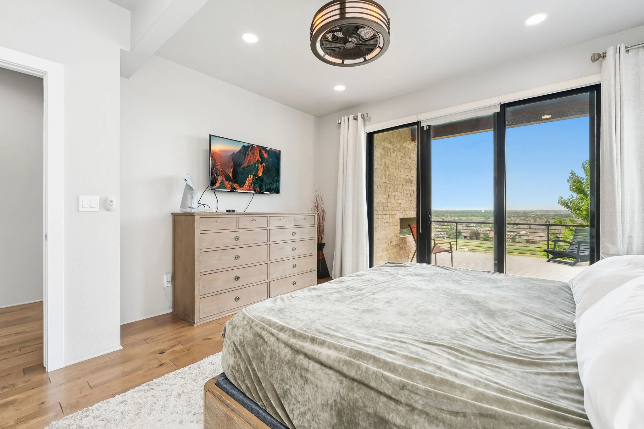 18-web-or-mls-2147 Picture Point Dr 18.jpg
