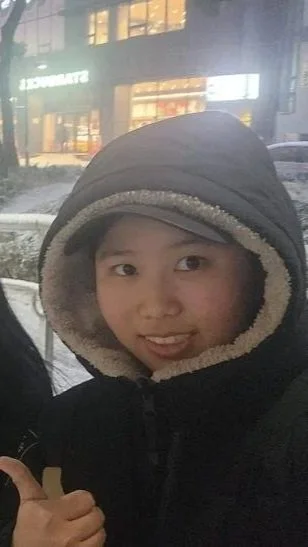 Picture of Leslie Cheng in the snow