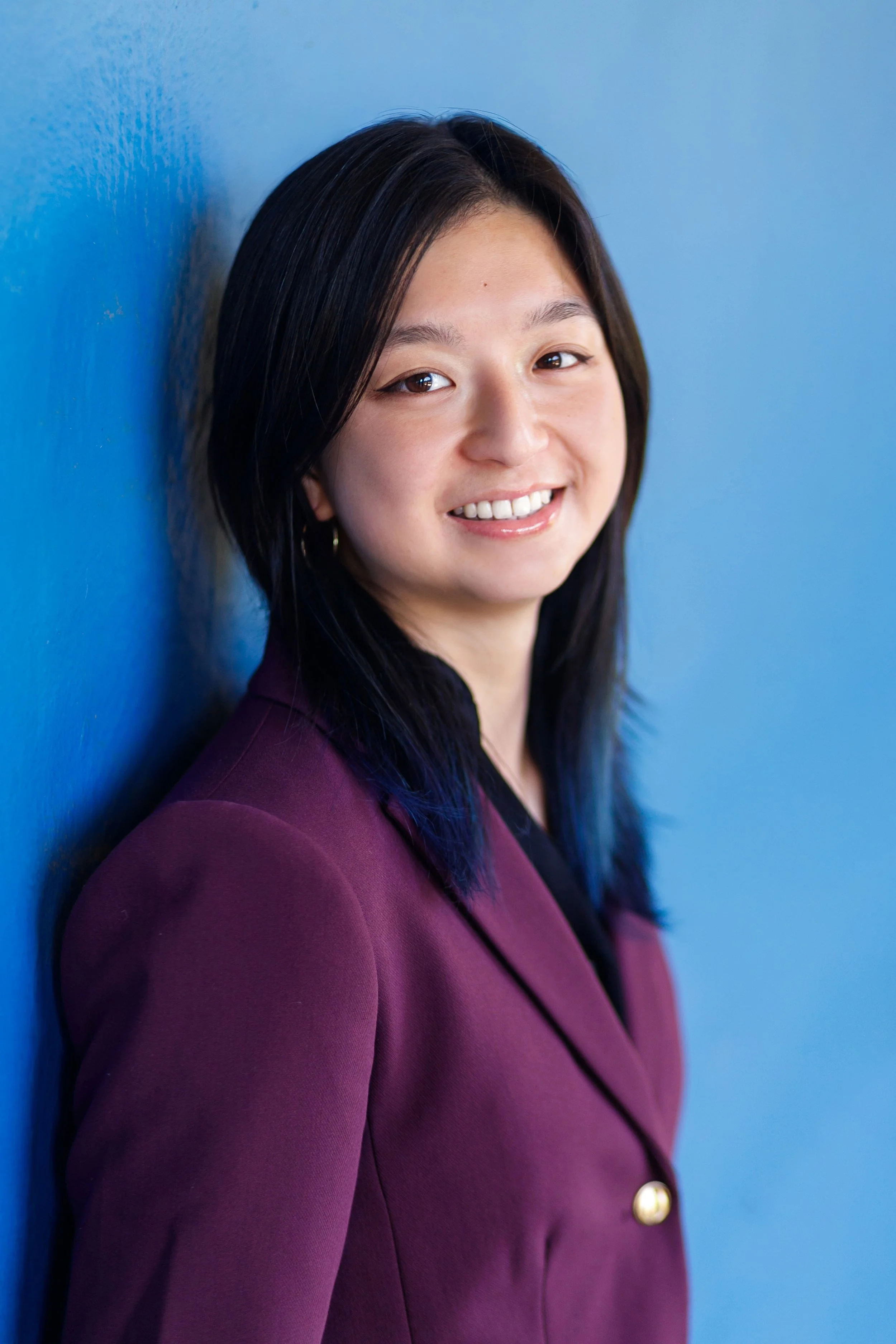 Headshot of Sophie Zeng with trees in the background