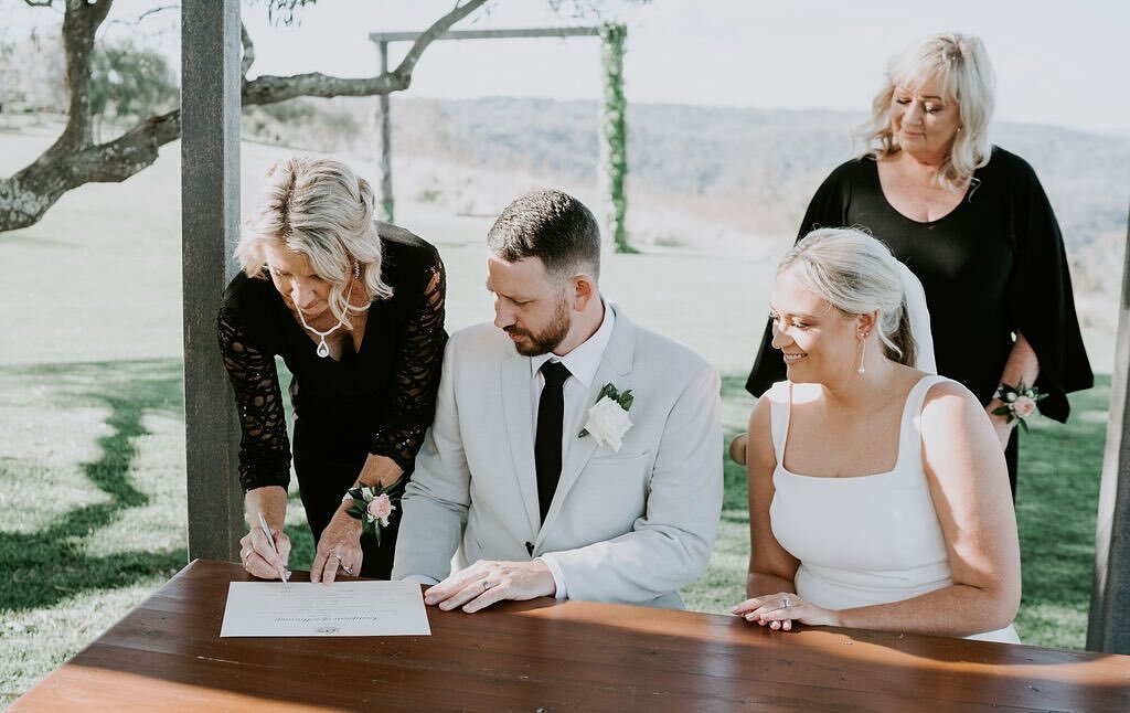 It&rsquo;s all about how you and those who matter to you FEEL on your big day. Here are 5 beautiful ways to honour your parents and elevate the feels!

🩷 Write them a card or letter to read in the morning 
🩷 Capture a first look
🩷 Ask them to cont