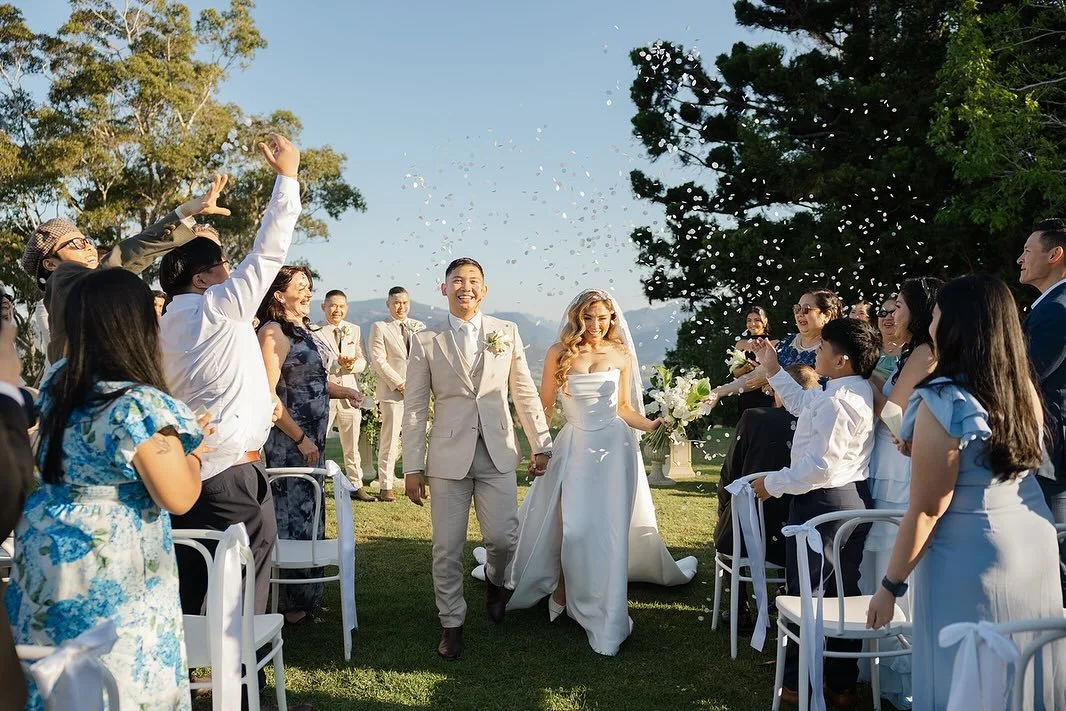 That JUST MARRIED feeling, baby! ❤️&zwj;🔥

DREAM TEAM
Stunning photos by @meadowlanevisuals 
Venue @rosewood_estate 
Coordination @panoramaeventsaus 
Celebrant @weddingsbymariastauber 
Content @the_love_edit 
Florals @abide.florals 
Live Music @_the