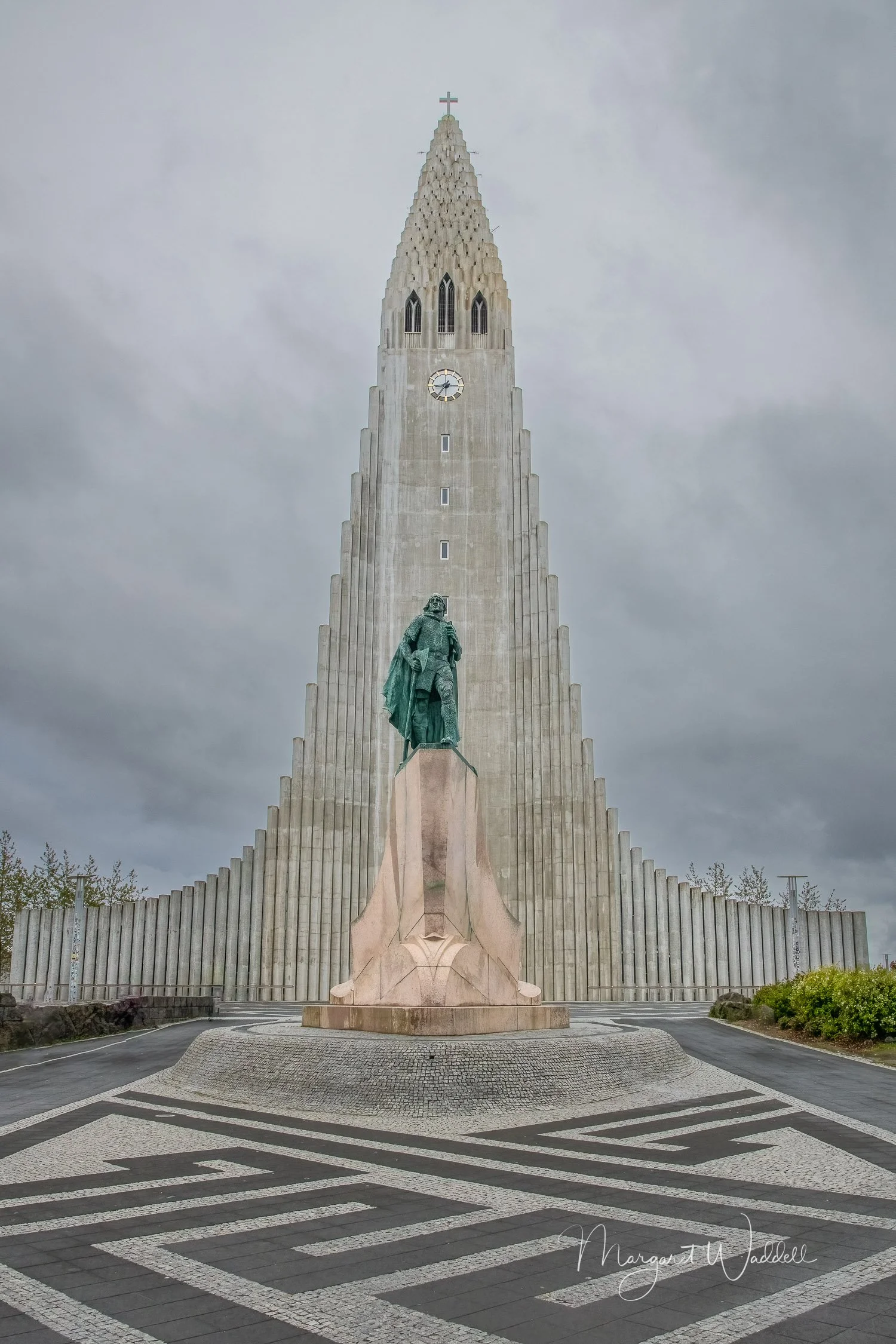 Hallgrimskirkja church with Leif Erikson Statue 2024