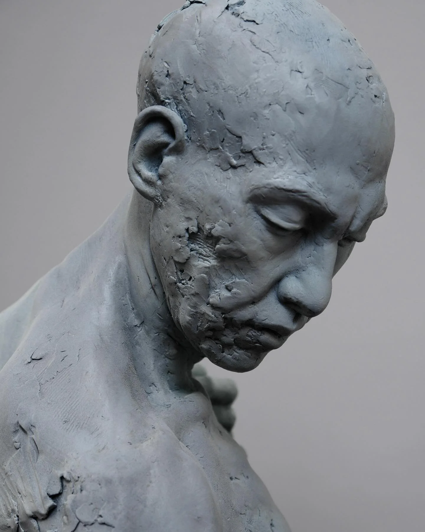 A close-up on the portrait of my sculpture &ldquo;Resistance&rdquo; ( patinated resin ,160cm)

#handmade#artwork #artcollector 
#artdaily #handmade #sculpting #art #selflove #selfmade #artofinstagram
#hustle #artcollectors #artbuyers #positivevibes #