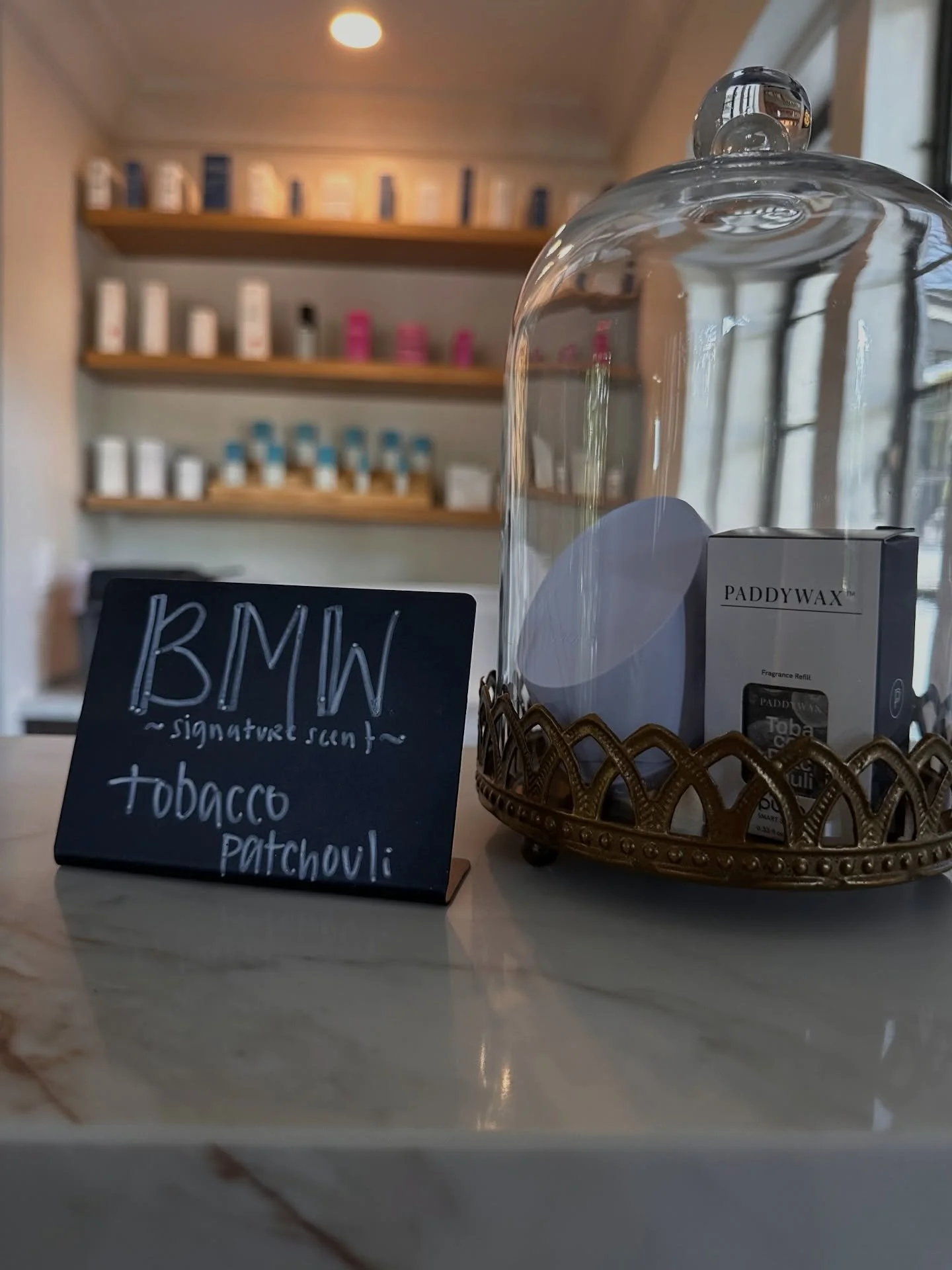 We get asked all the time&hellip; &ldquo;How do your offices smell SO good?&rdquo; 

So we decided to make it easy for you to take a little piece of BM&amp;W home with you. Our signature scent is now available at the front desk!

✔️ Nontoxic
✔️ Contr