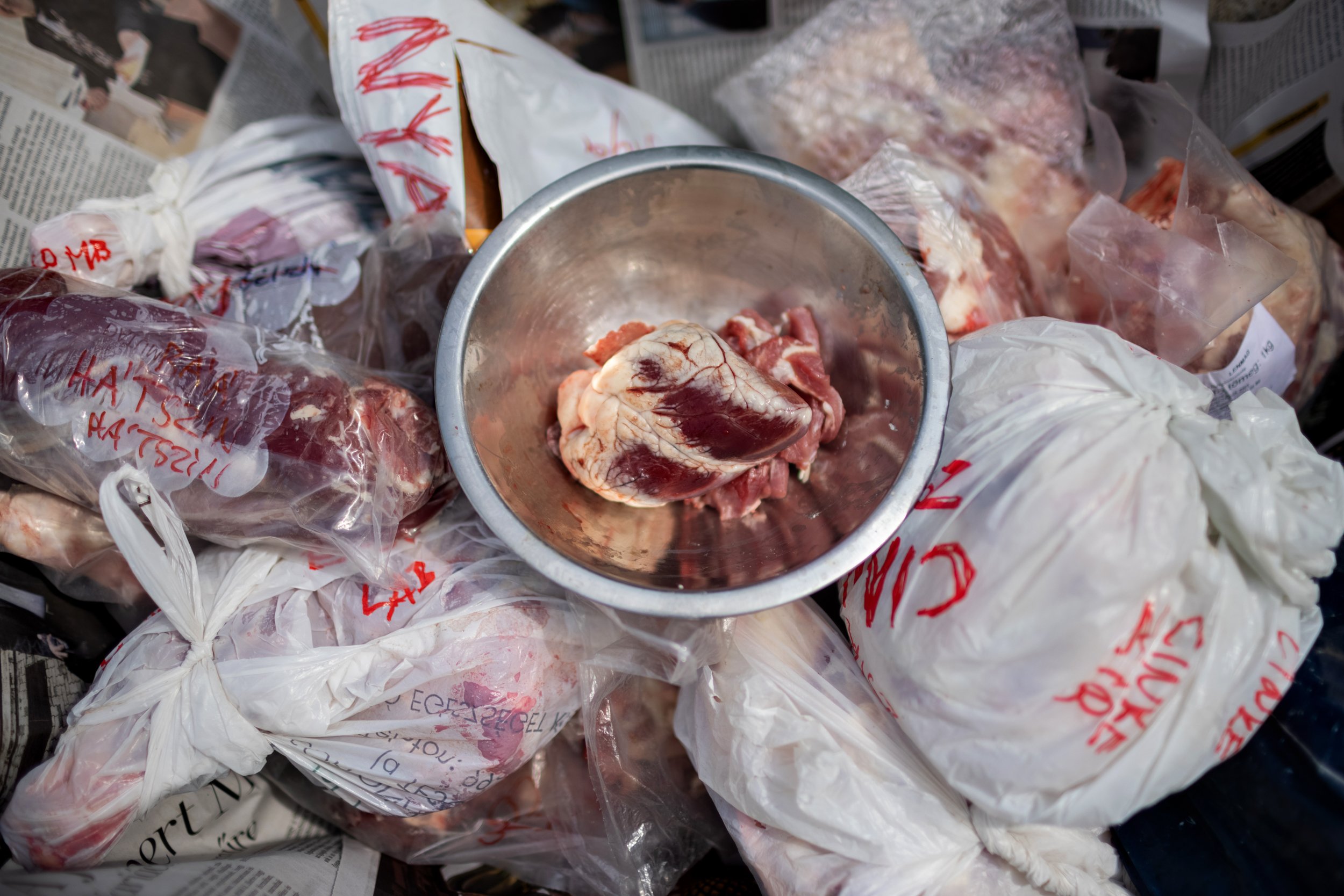  Meat from a freshly slaughtered lamb is carefully portioned and labeled in Nagyszékely on August 9, 2022. Not even offal and fat go to waste: the former is given to the dog, the latter to the titmice. There are many vegetarians and vegans in eco-com