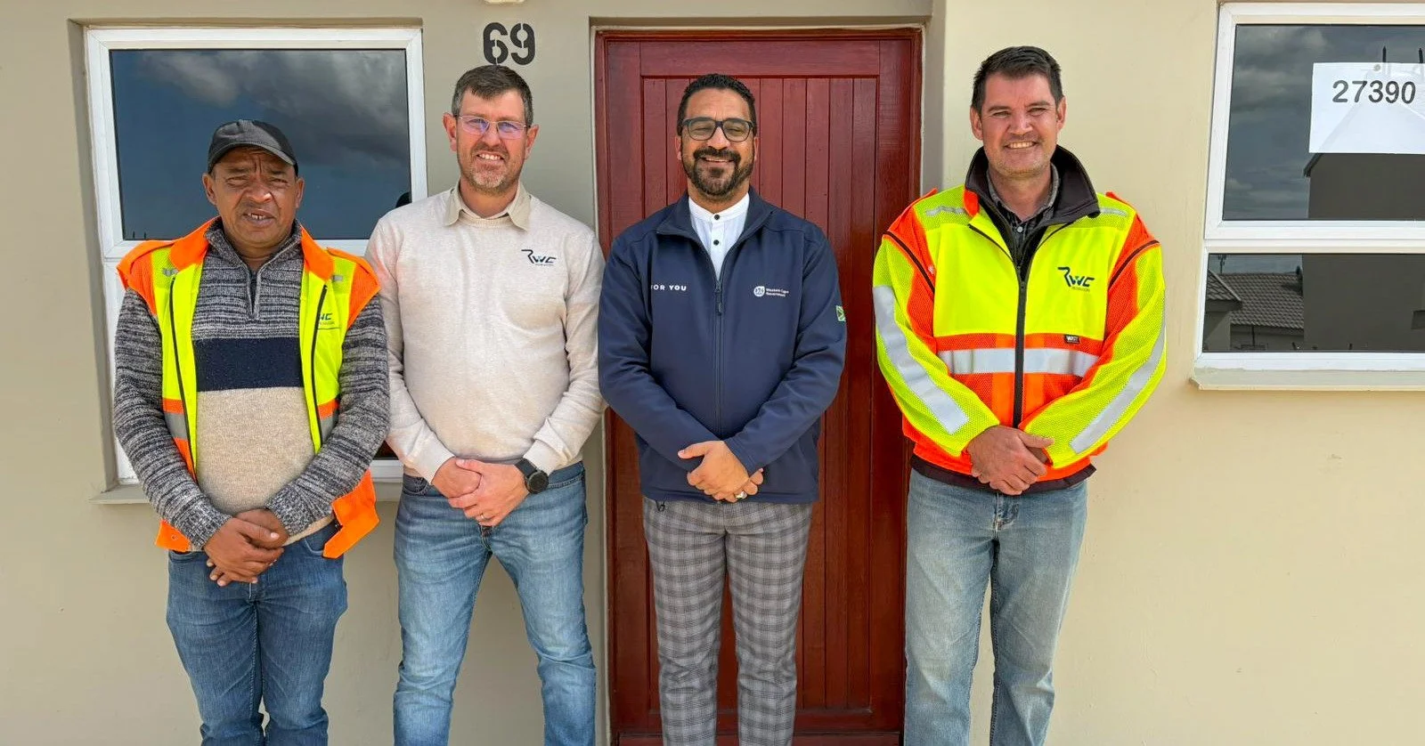 🏡✨ Building Homes, Strengthening Communities

Ruwacon is proud to have served as the main contractor for the Metro Grounds Housing Project in George, where 112 families recently received the keys and title deeds to their new homes.

This milestone r