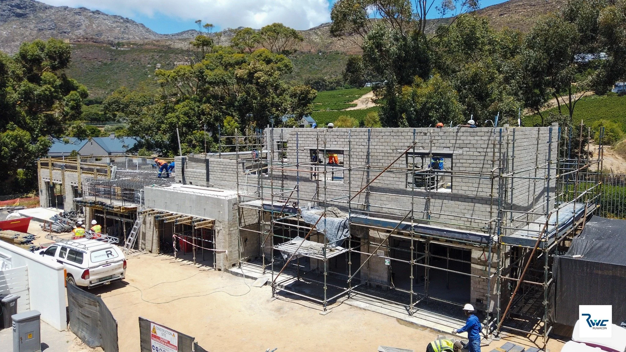 🏗️ Project Update: Nieuwe Steenberg Estate, Steenberg (Cape Town)

Ruwacon is currently on-site at the prestigious Niewe Steenberg Estate in Cape Town, where we are proud to be developing three high-end residential builds for Amdec Property Developm