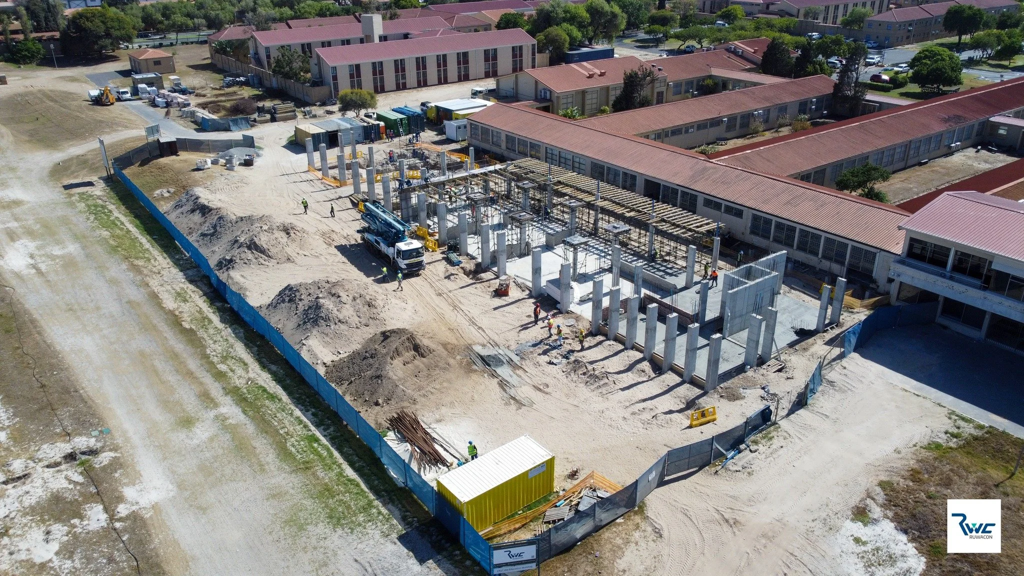 🏗️ Project in Progress | CPUT Bellville Campus

Ruwacon is proud to be delivering the first phase of the extension, alteration, and refurbishment of the Old Education Building at the Cape Peninsula University of Technology (CPUT), Bellville Campus i