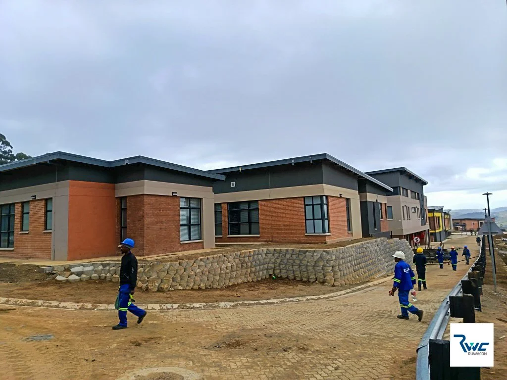 The upgrade of Bambisana District Hospital in Lusikisiki is making strong progress, with Phase 1, Section 2 &ndash; the construction of the main hospital complex and staff accommodation &ndash; nearing completion.

This milestone reflects the collect