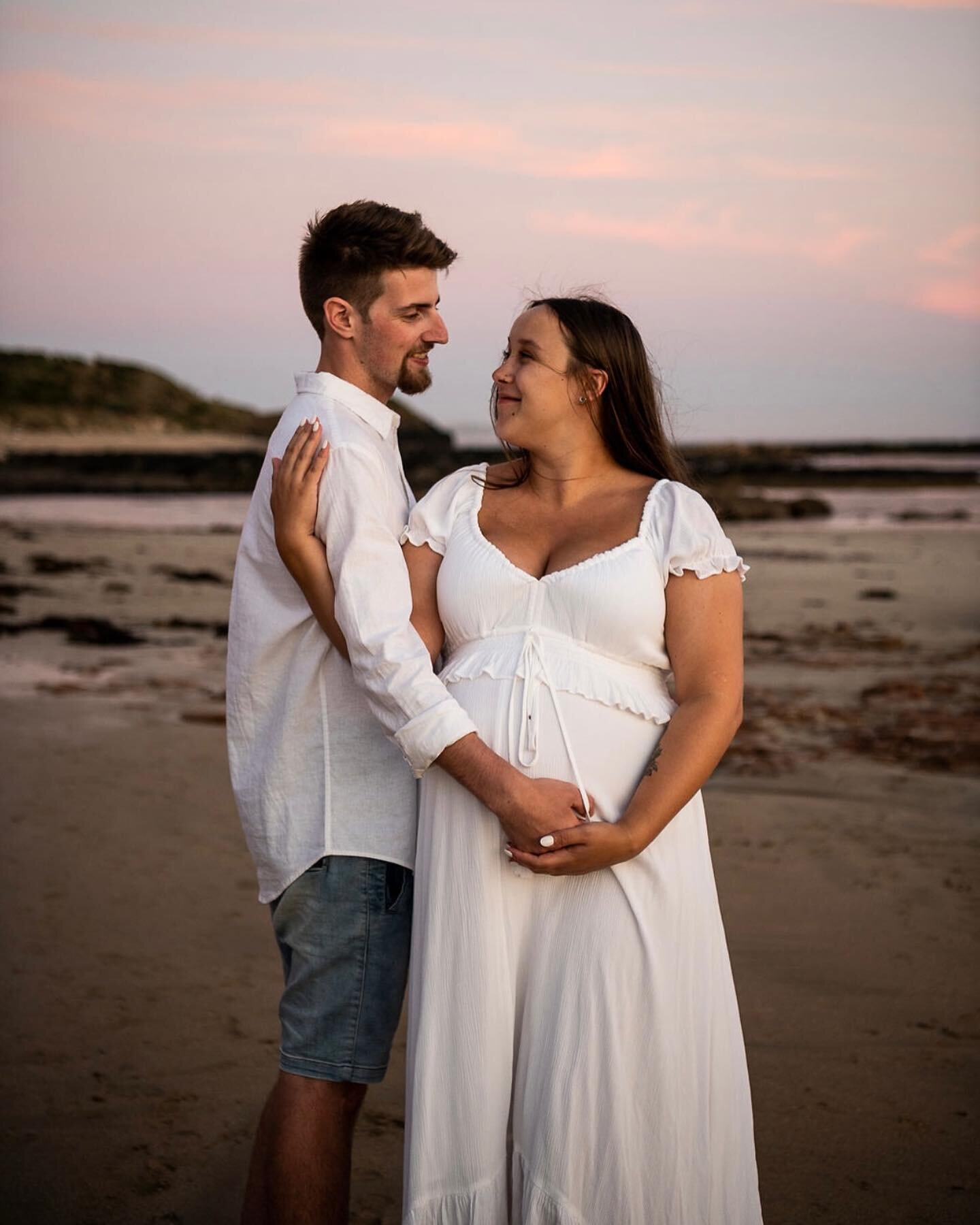 Sunset lovers 🌞🌊🌿

What a special maternity session this one was for a long time friend of mine. I photographed Chavii and Daniel back when their beautiful blessing was growing, this session was especially a momentous one as the sun painted the sk