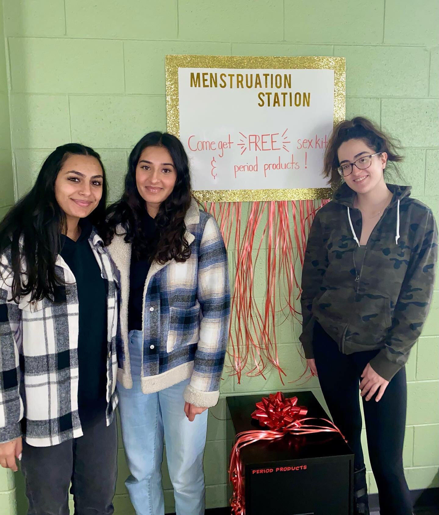 Another menstruation/sexual health station added ☑️ This time in the campus gym, right next to the first floor bathrooms and women&rsquo;s section 💪🏼 Shoutout to public health students, Aina and Jenna, for planning and creating the second station o