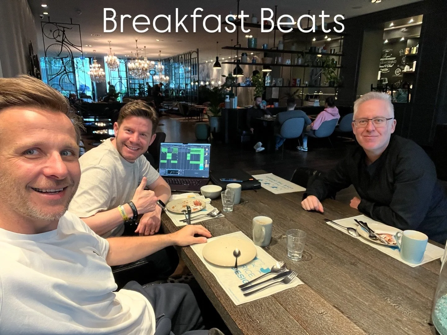 Breakfast with beats.
#ade @reyssr @bogu_paruch