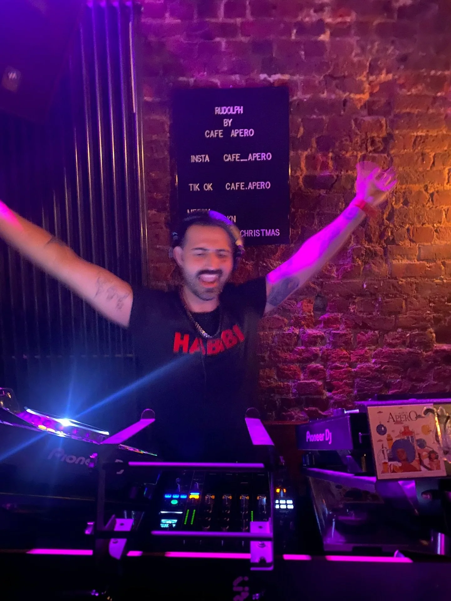 Who could have imagined this year would turn out like this.
Truly unforgettable. What started with trust and a love for music grew night by night, dancefloor by dancefloor and even into organising my own concept, Unboxed.

Seeing smiling faces, danci