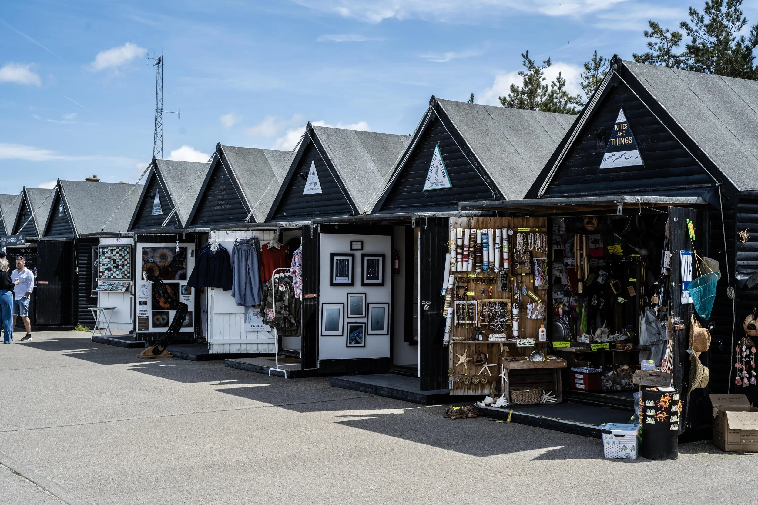 Whitstable has lots of independent bars and restaurants and boutiques which are all a quick stroll away from the cottage. 