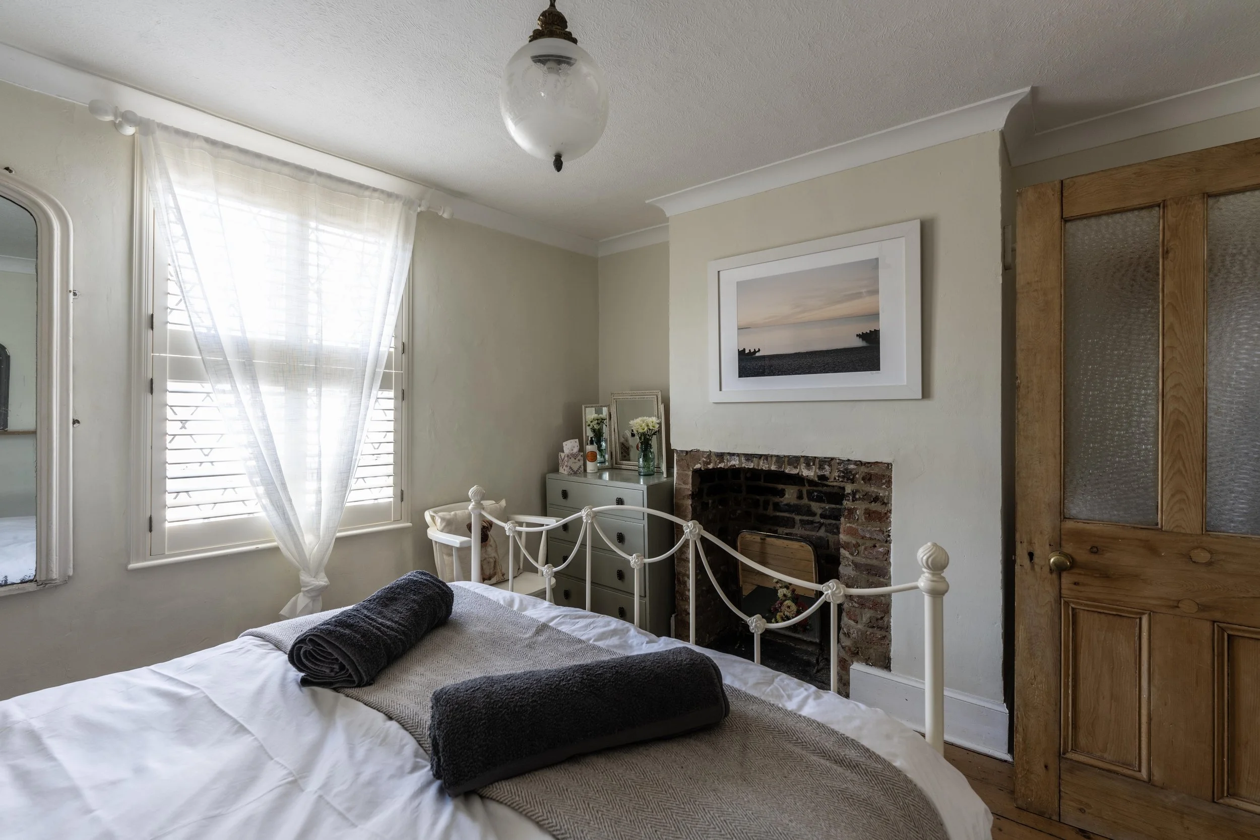 Bedroom 2. A large double bedroom with a King sized double bed and memory foam mattress. 