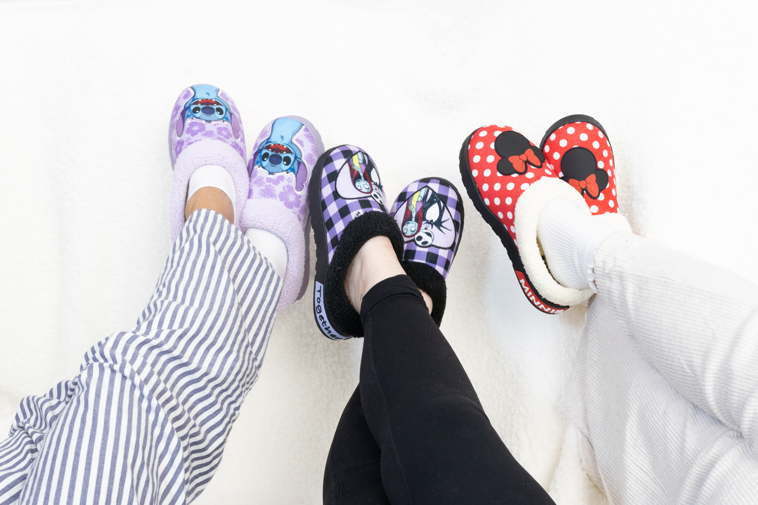 HOL24_wm_slippers_v-543.png