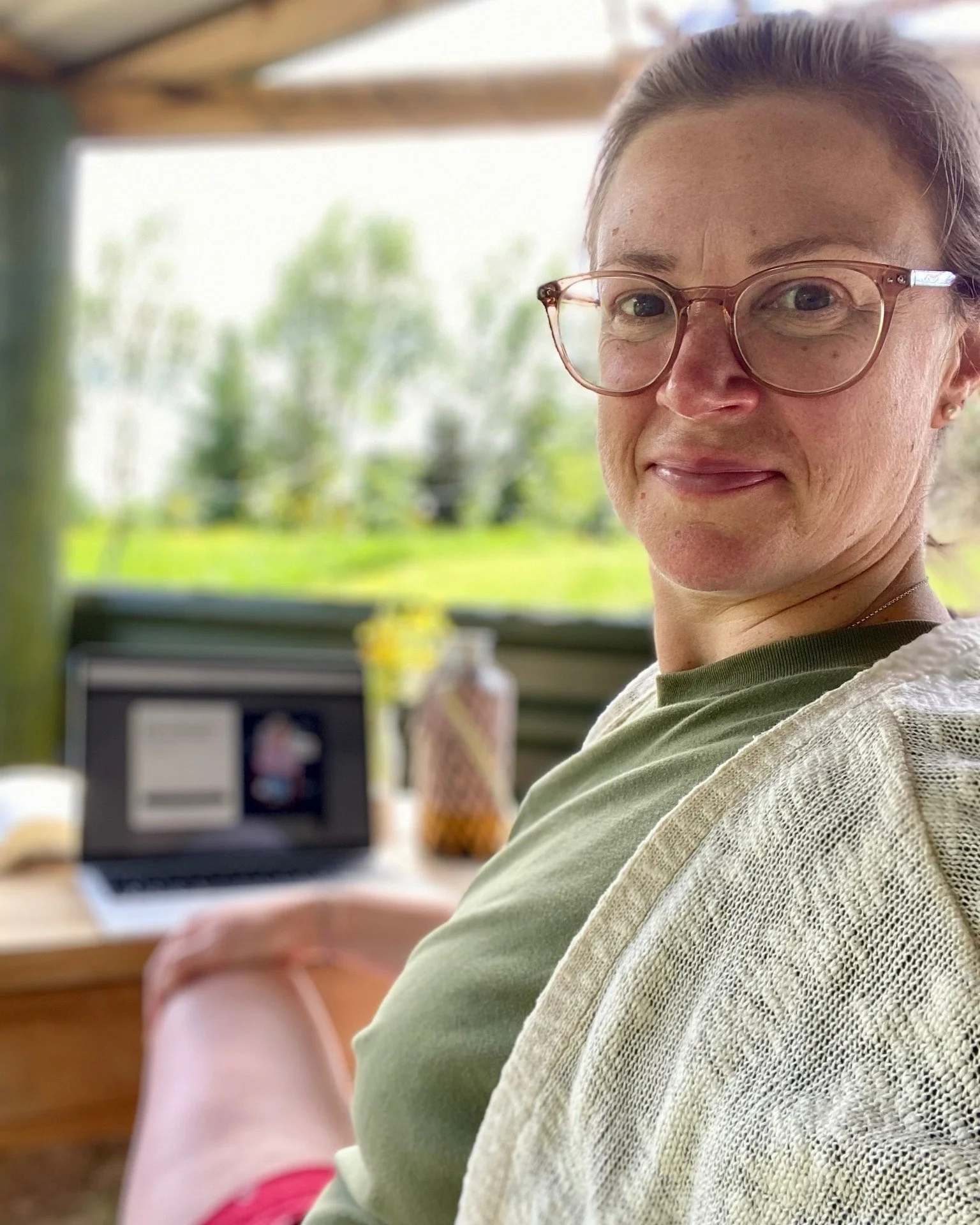 Personal share😍

I've been avoiding posting recently.

Not because I don't know what to say or don't want to share - 

Because I've been enjoying BEING where I am &amp; I've wanted to FEEL &amp; be with the shifts I've been noticing within.

Work is