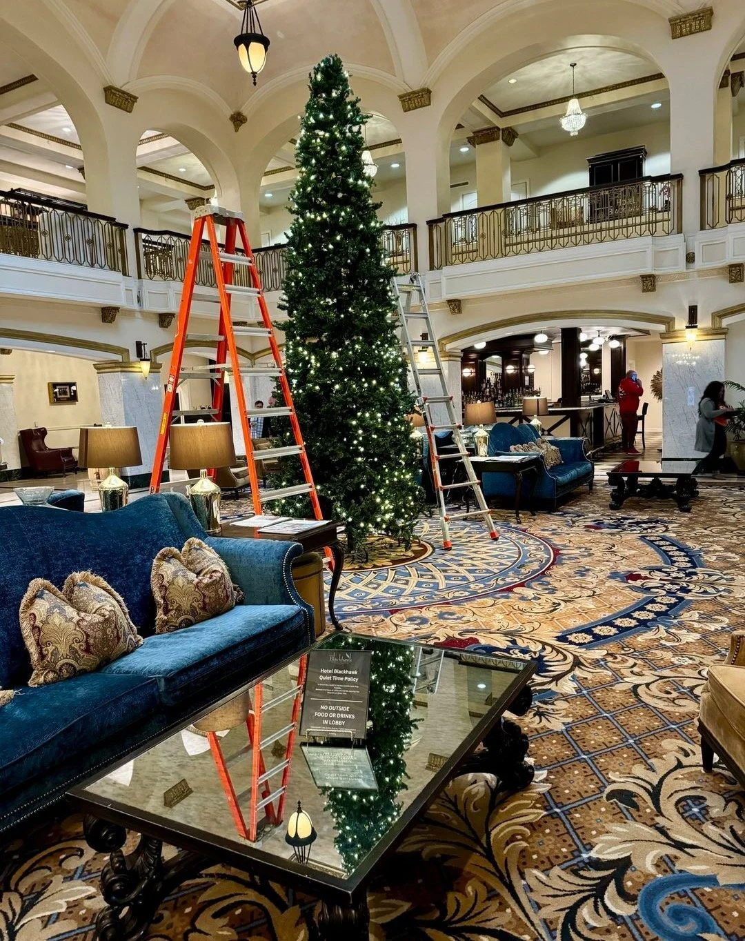 It&rsquo;s beginning to look a lot like Christmas here at Hotel Blackhawk! Stay tuned as we deck the halls and transform for the holiday season🎄✨⁣
⁣
⁣
⁣
⁣
⁣
⁣
⁣
⁣
⁣
#quadcities #tagtheqc #qcfidnnow #qcthatswhere #davenportia #downtowndavenport #marr