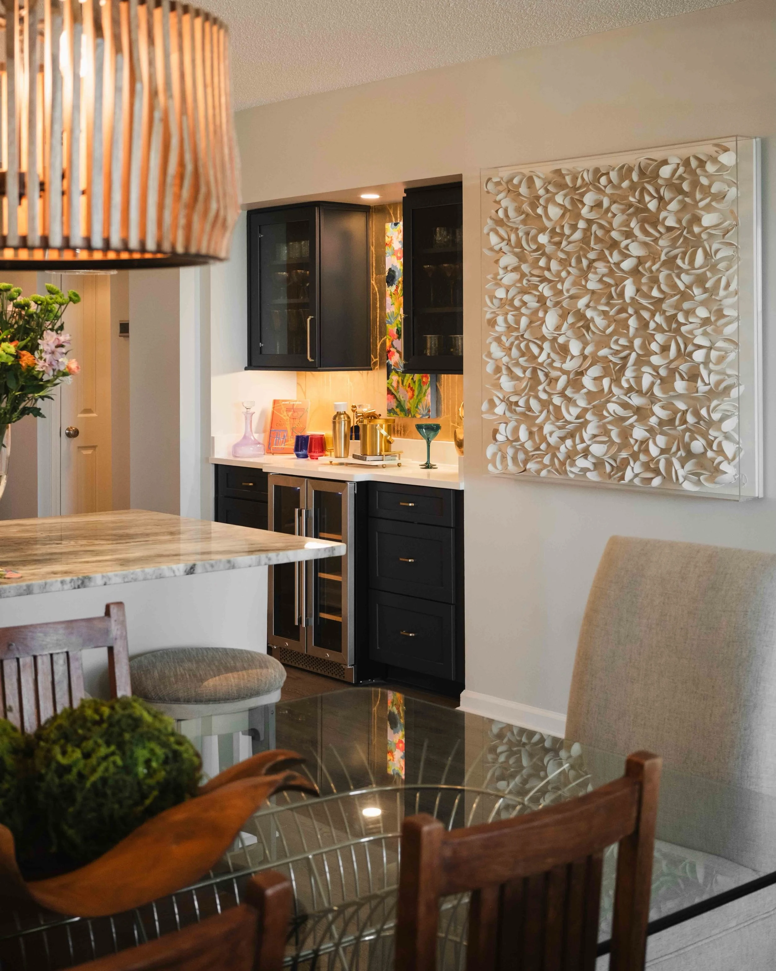 Make a drink, have some dinner, then go enjoy the view from the balcony 🍸🌅😉 A mixture of new and old always makes for a great space! 

#interiordesign #pawleysisland #beachcondo #coastalinteriors