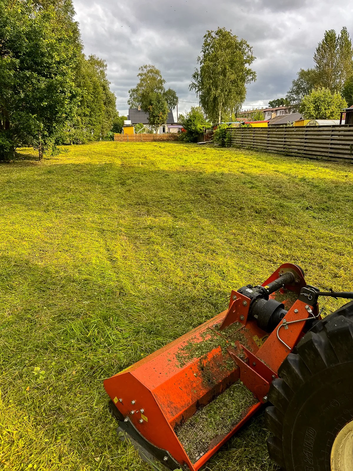 Hooldus niidukiga niitmine Pärnus