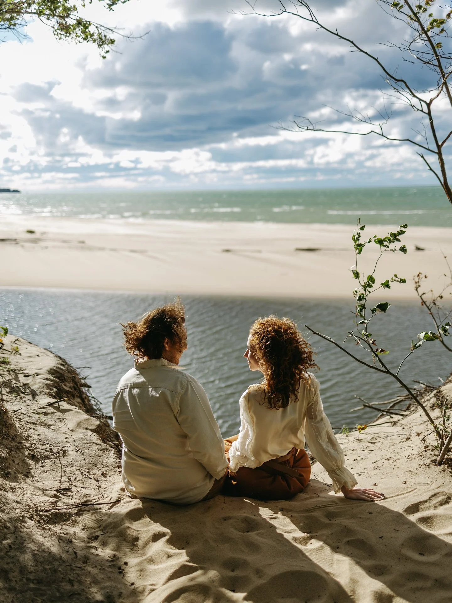 The joy I hold getting to photograph their wedding, to their pregnancy announcement one year later in my favorite place is dream come true. Congratulations to this mama and daddy to be. 

So many beautiful babies on the horizon and I&rsquo;m here to 