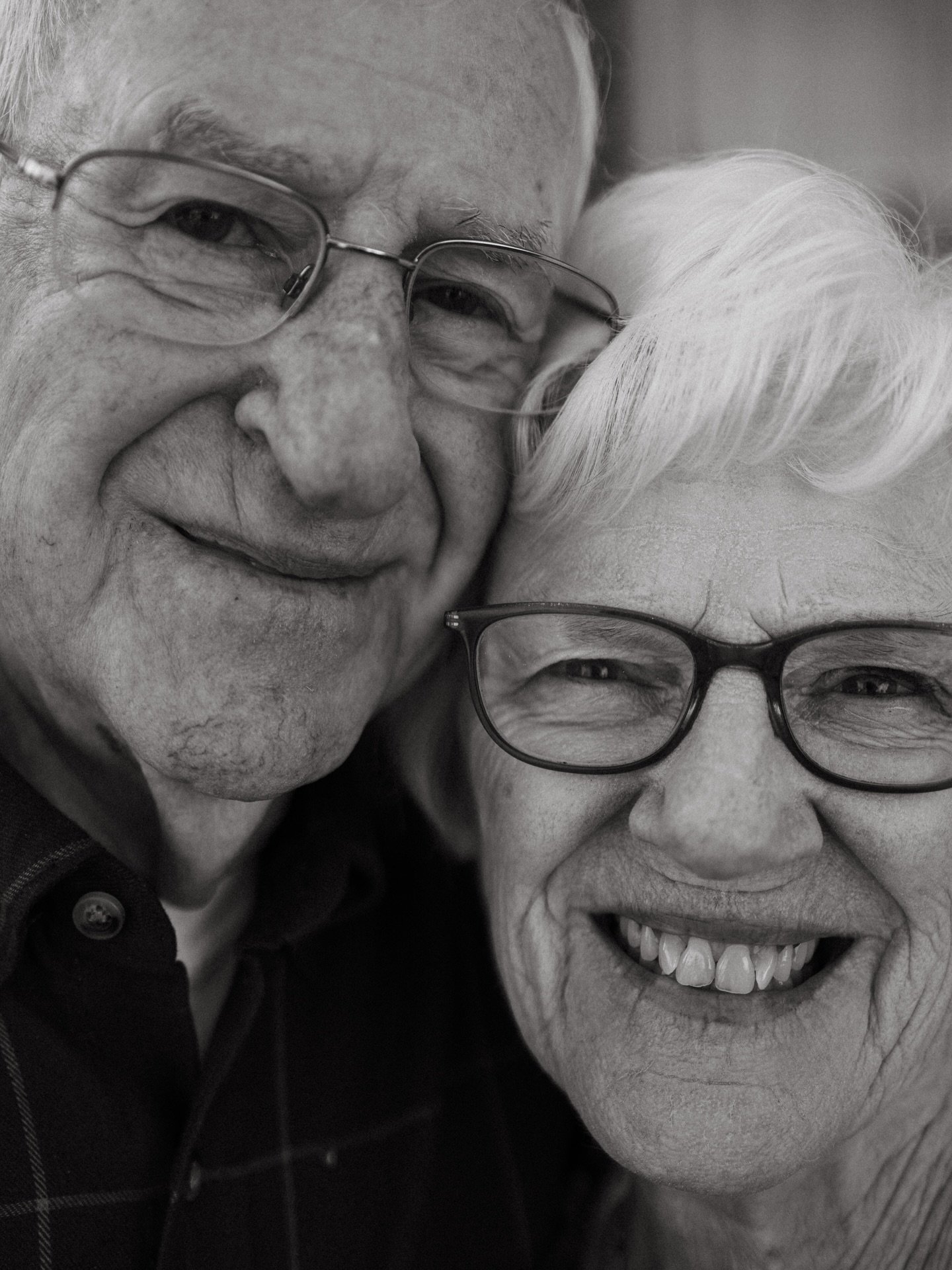 Whitney&rsquo;s Grandparents. God please reward me with a love this long 🥹

-
#michigan #michiganfamilyphotographer #winterphotoshoot #familyphotos #oaklandcountymichigan