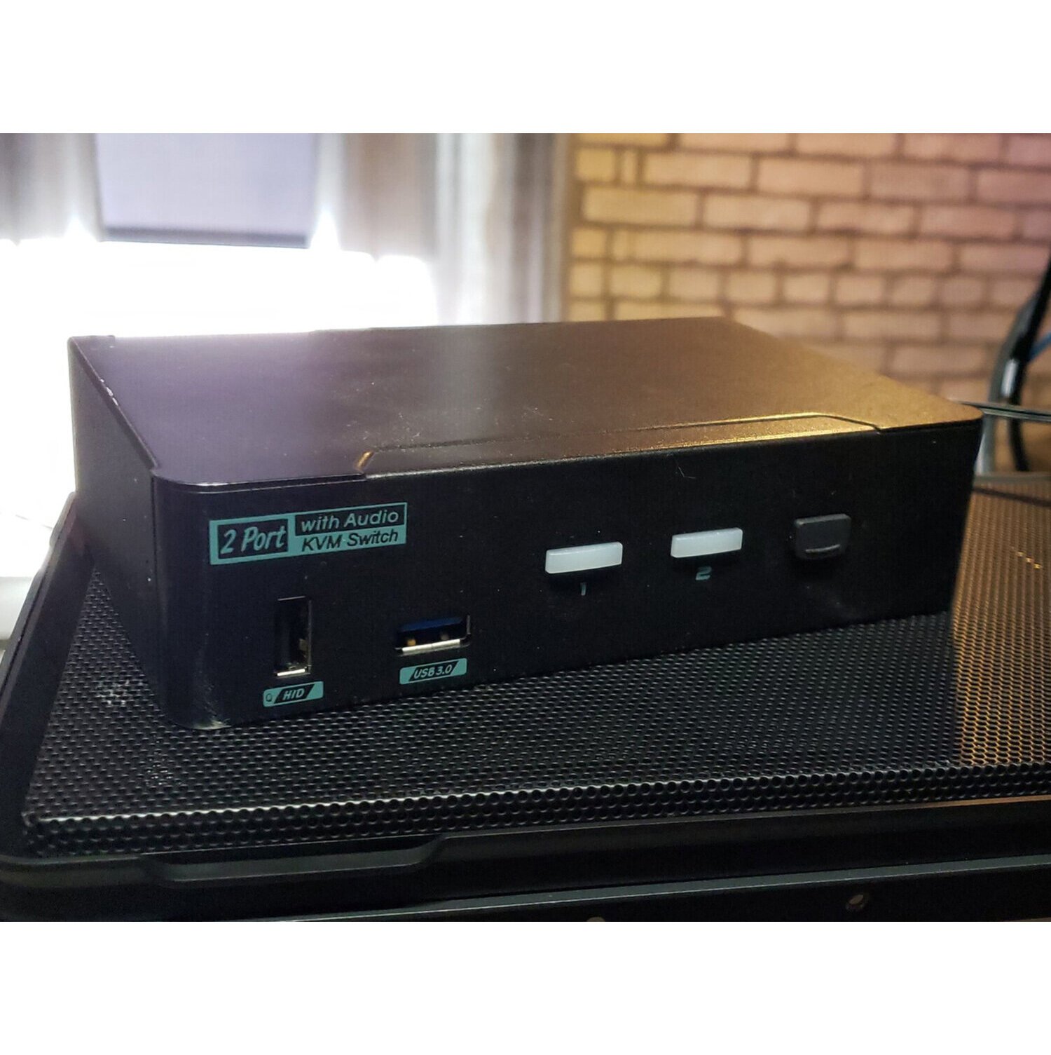 USBc KVM Switch v2 (with USB Power Delivery / 70 watts) — Level1Techs Store