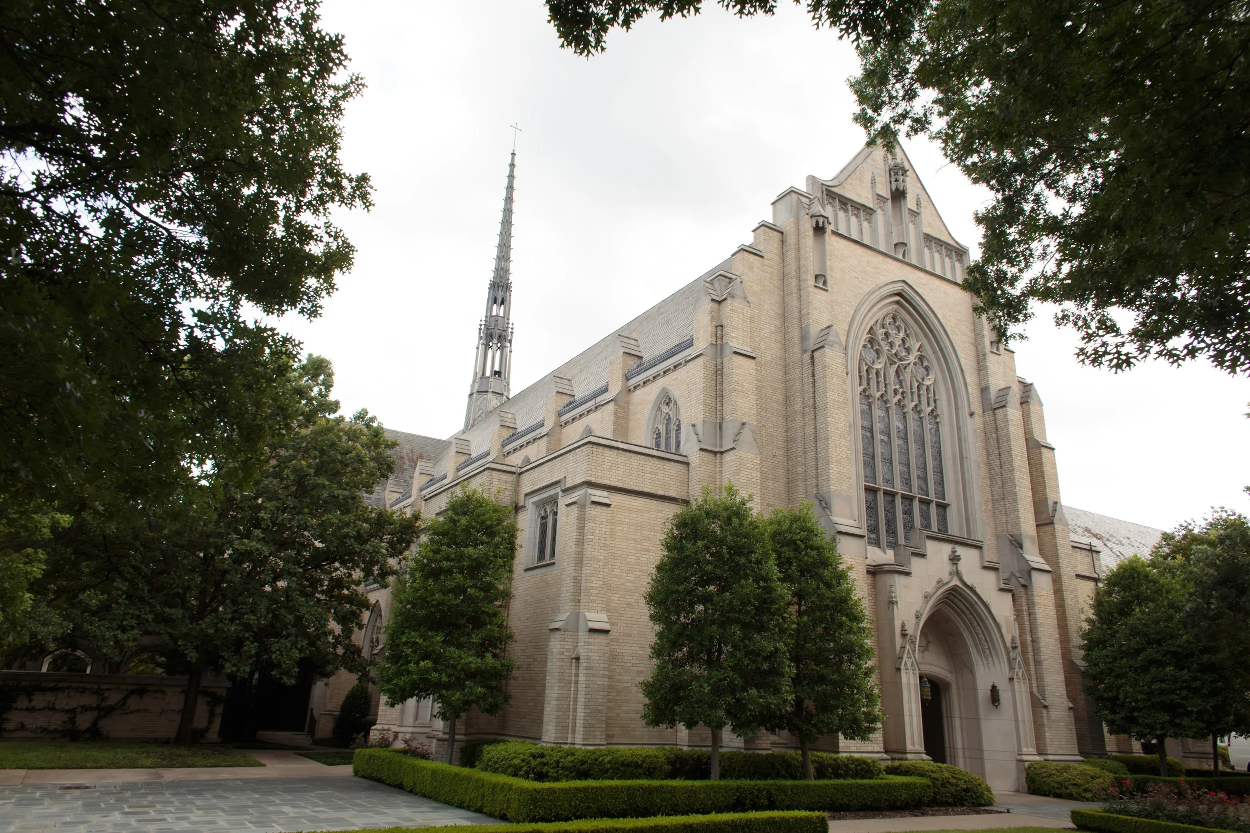 How to find the best Wedding Photographer for your Church Wedding in Dallas