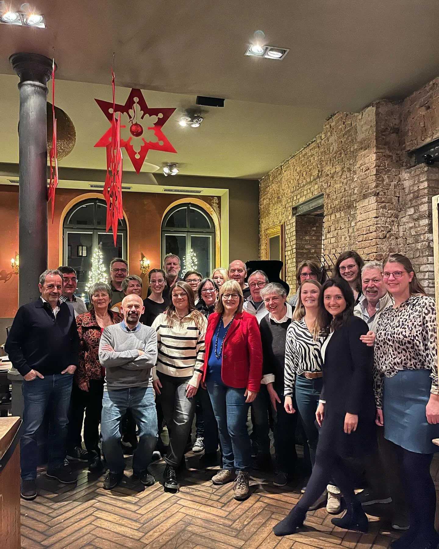 🎄TiF Weihnachtsfeier 2023🎄✨

Wir haben das Jahr erst beim leckeren Abendessen im @schlachthof_restaurant_bar und dann mal wieder mit dem genialen ALLE JAHRE WIEDER Impro-Theater im @sensemble_theater ausklingen lassen. 

In diesem Sinne w&uuml;nsch