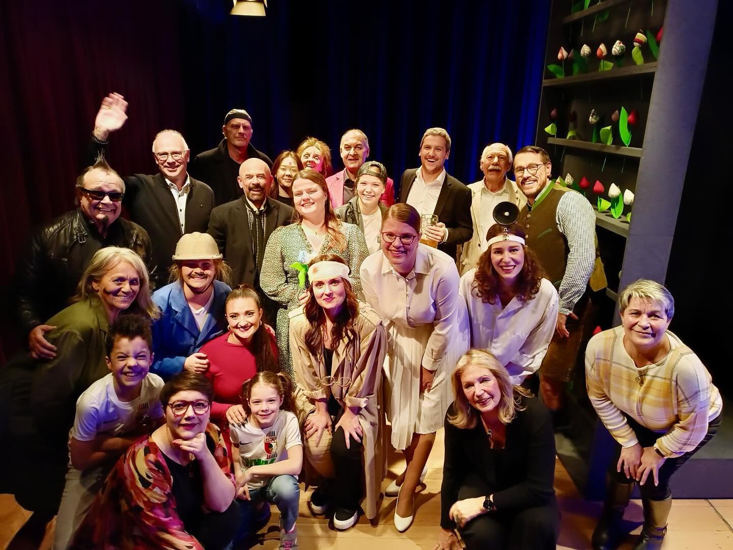 Abgespielt 💪 Wir sagen DANKESCH&Ouml;N - an unser gro&szlig;artiges Publikum f&uuml;r die grandiose R&uuml;ckmeldung zu &bdquo;Himmelw&auml;rts&ldquo; und an unsere sensationelle Gruppe f&uuml;r den leidenschaftlichen Einsatz, das alles m&ouml;glich