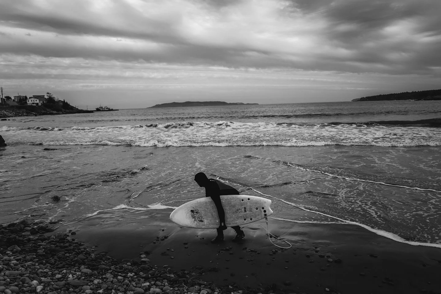 Caution fun in the wet. 
.
.
.
#surflife #surfing #surfinglife #leica #leicaq2 #lifestyle #lifestylephotography