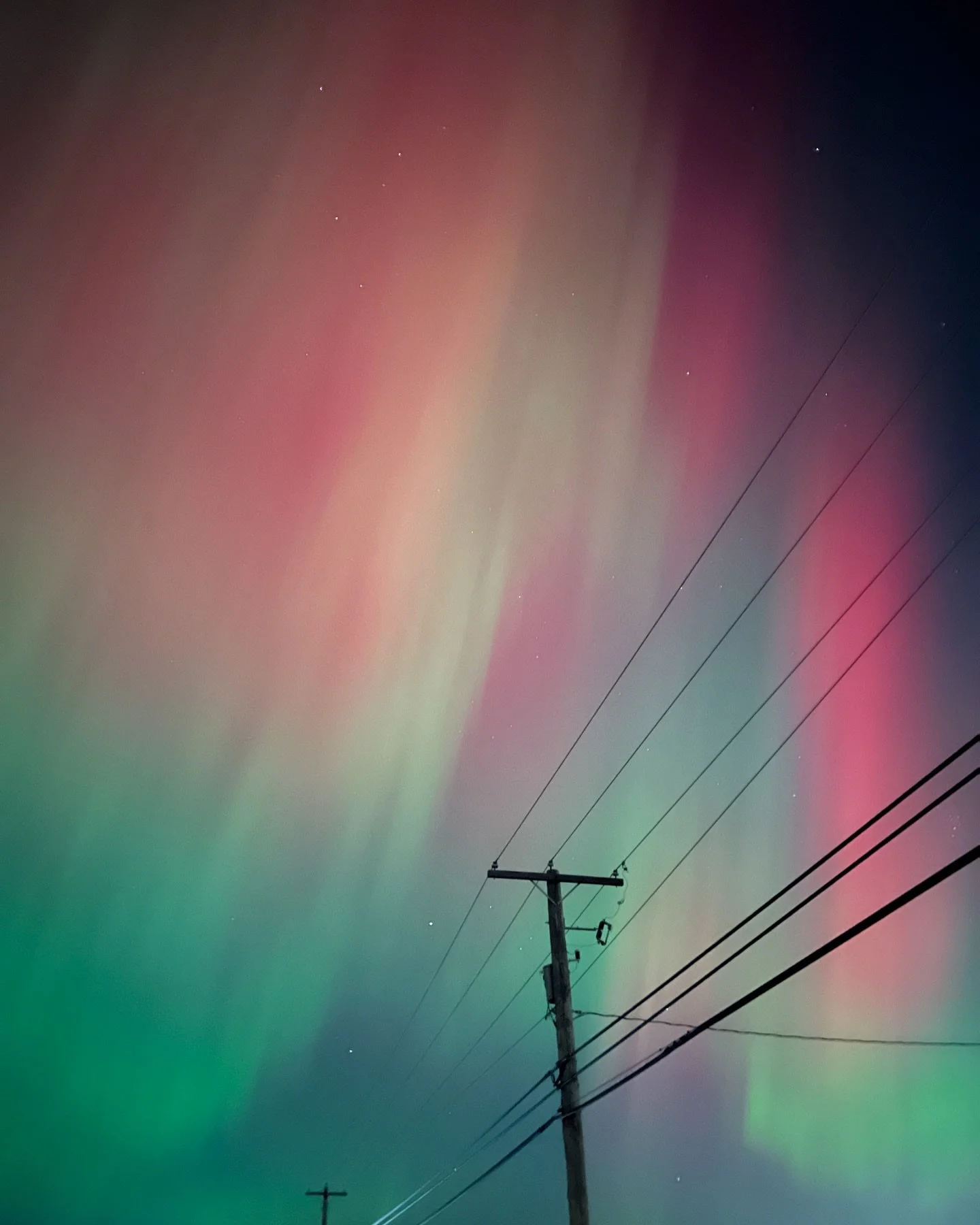 For the past few years I&rsquo;ve been hunting aurora borealis, trying to see the northern lights and they kept alluding me. Last night finally I saw them. They did not disappoint, just amazing. They danced right in our own backyard. 🎆🌌
#northrnlig