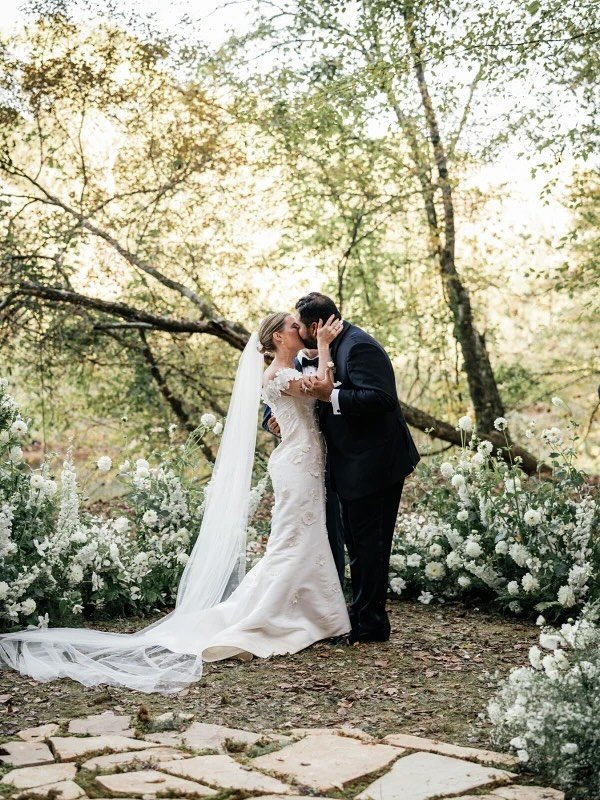 Morgan and Neel&rsquo;s fall celebration featured on @caratsandcake 🍃

View the full feature &mdash; link in bio!

Photography - @jessicagoldphoto
Planning and Design -@drakesocialevents, @drakesocial_marielle
Floral Design - @pearlandskyevents
Beau